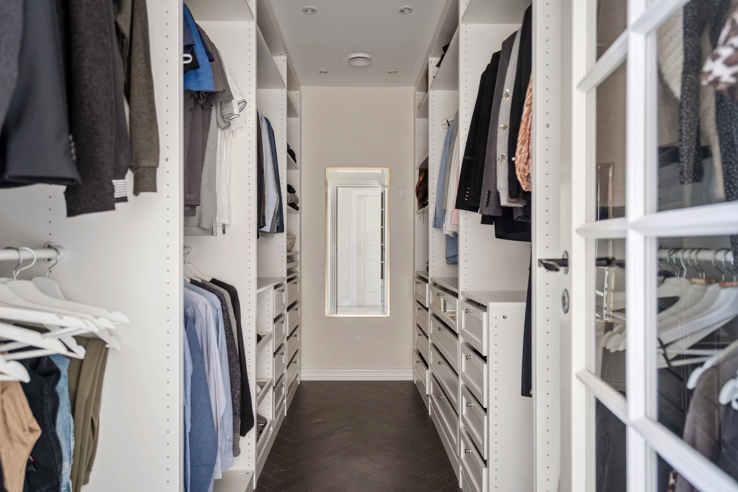 Fremhævet walkin closet billede i fuldskærmstilstand. Billede af Rødkælkevej 2, 9400 Nørresundby