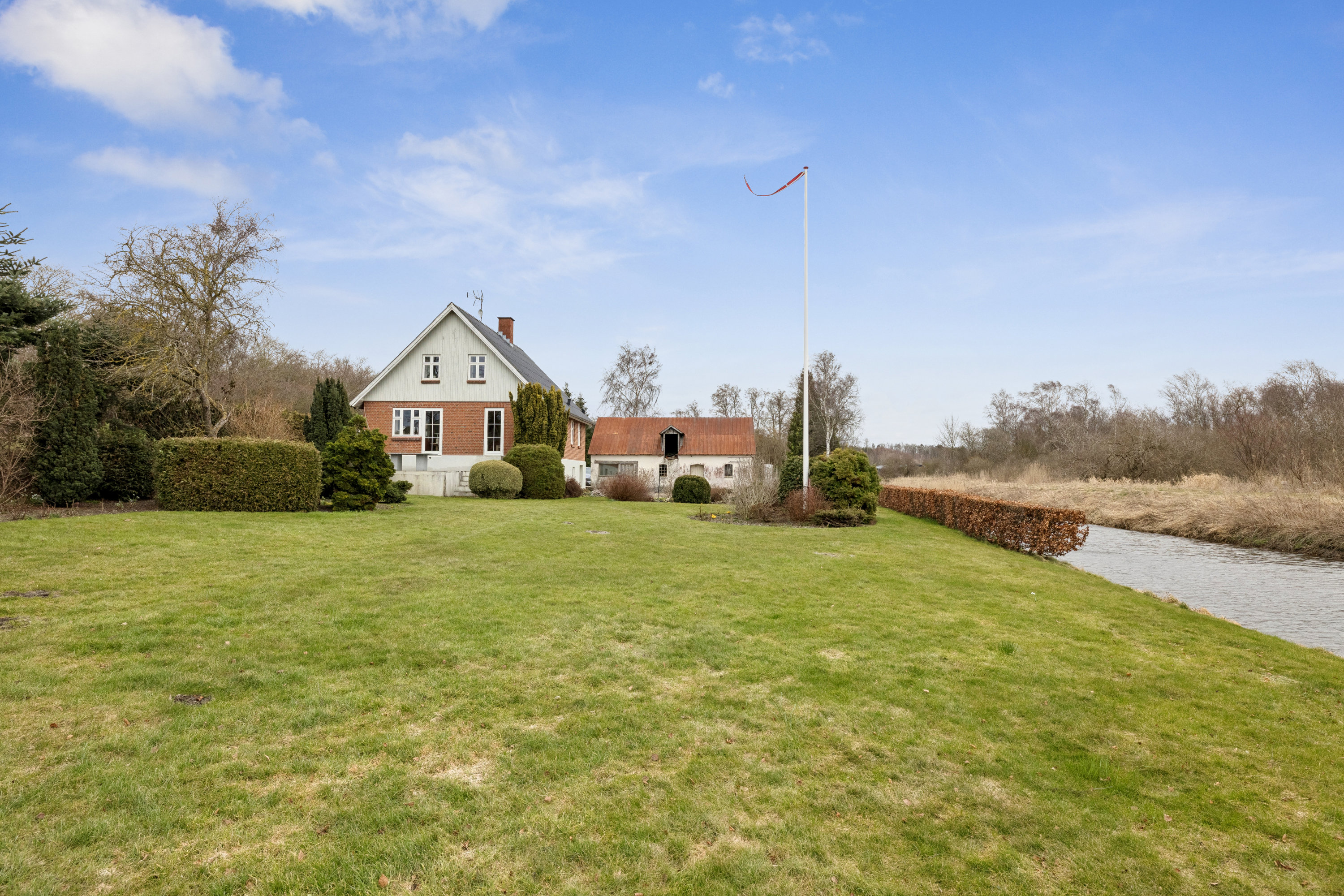 Fremhævet have billede i fuldskærmstilstand. Billede af Kanalvej 71, Ginnerup, 8500 Grenaa