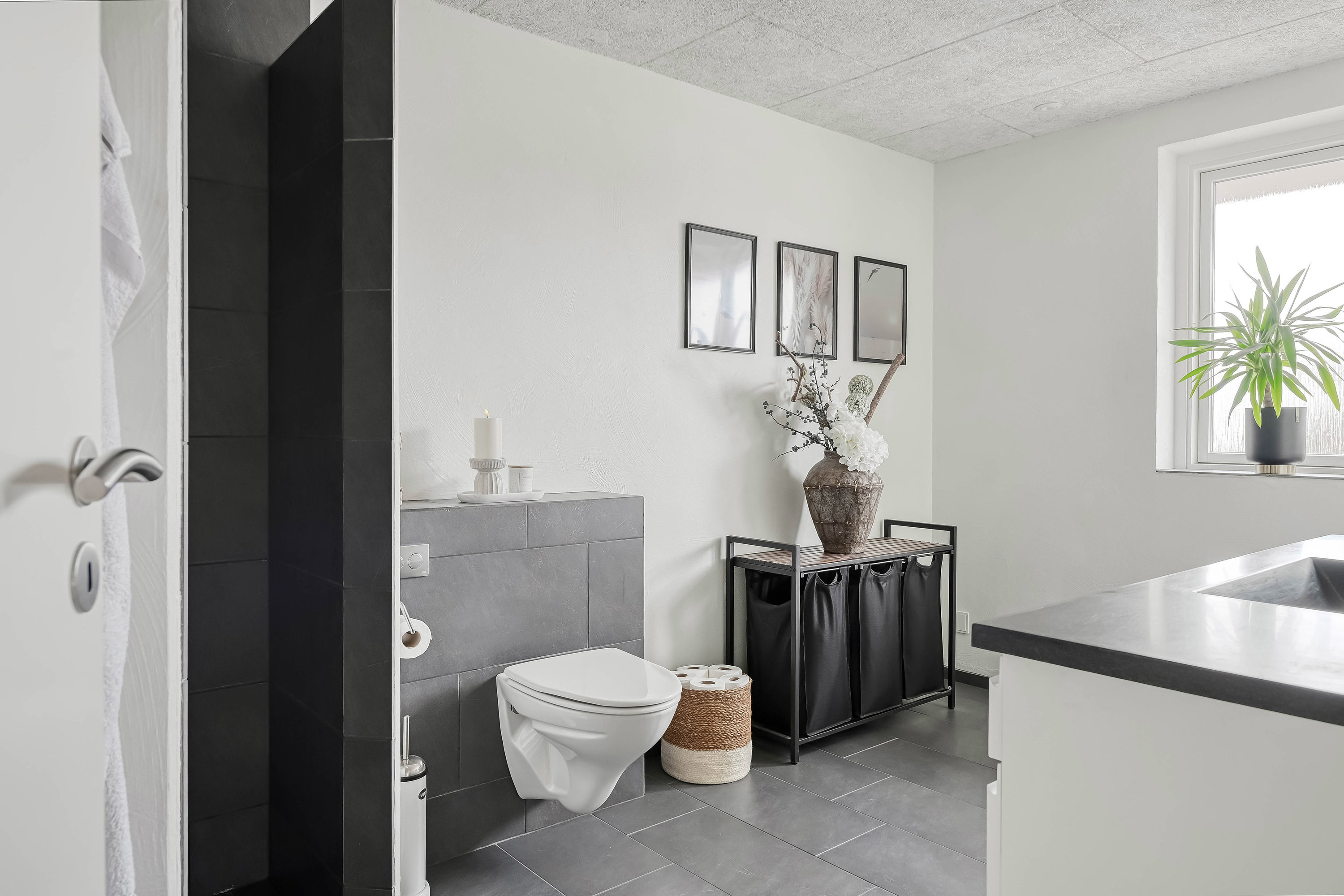 Fremhævet badeværelse billede i fuldskærmstilstand. Billede af Solbakken 13, 7260 Sønder Omme