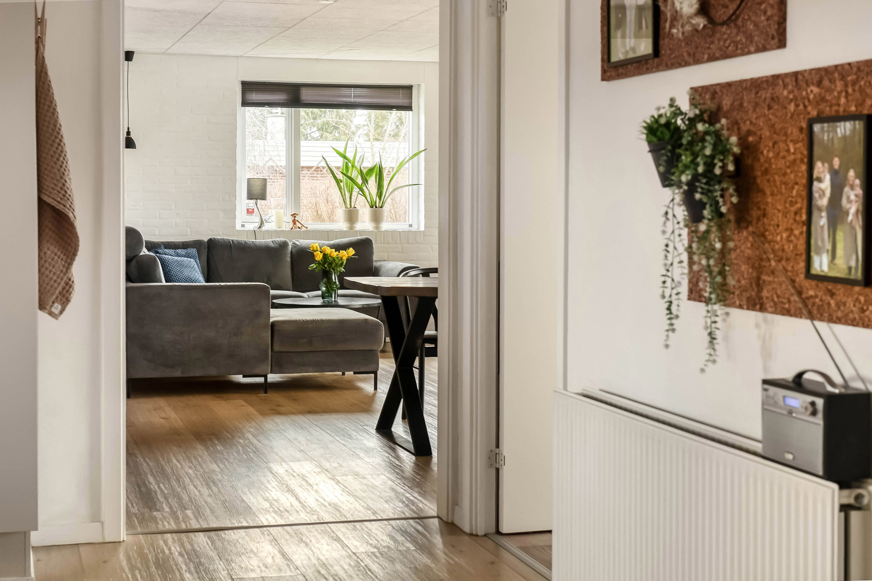 Fremhævet stue billede i fuldskærmstilstand. Billede af Solbakken 13, 7260 Sønder Omme