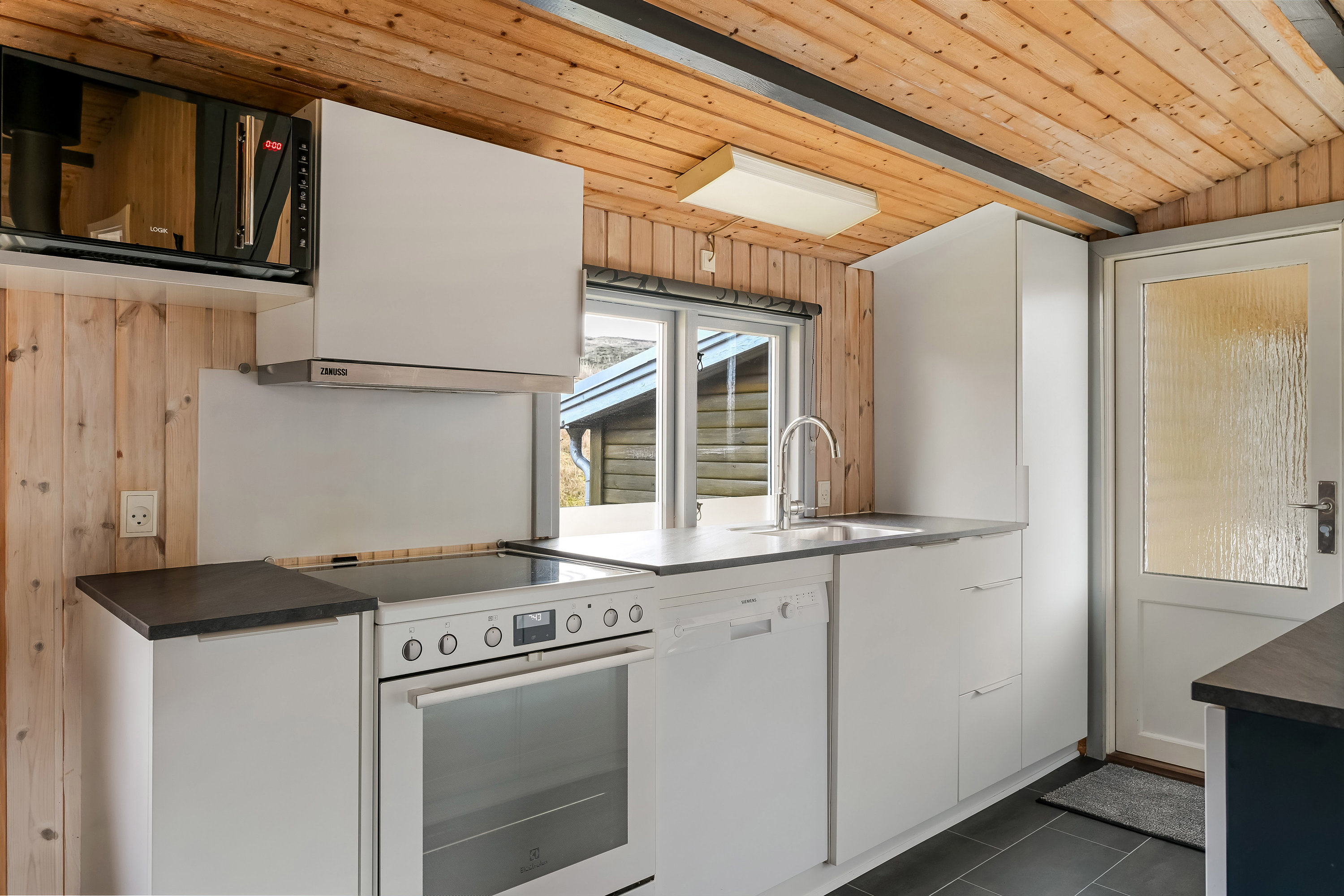 Fremhævet køkken billede i fuldskærmstilstand. Billede af Ved Bavnen 6, Sønderho, 6720 Fanø