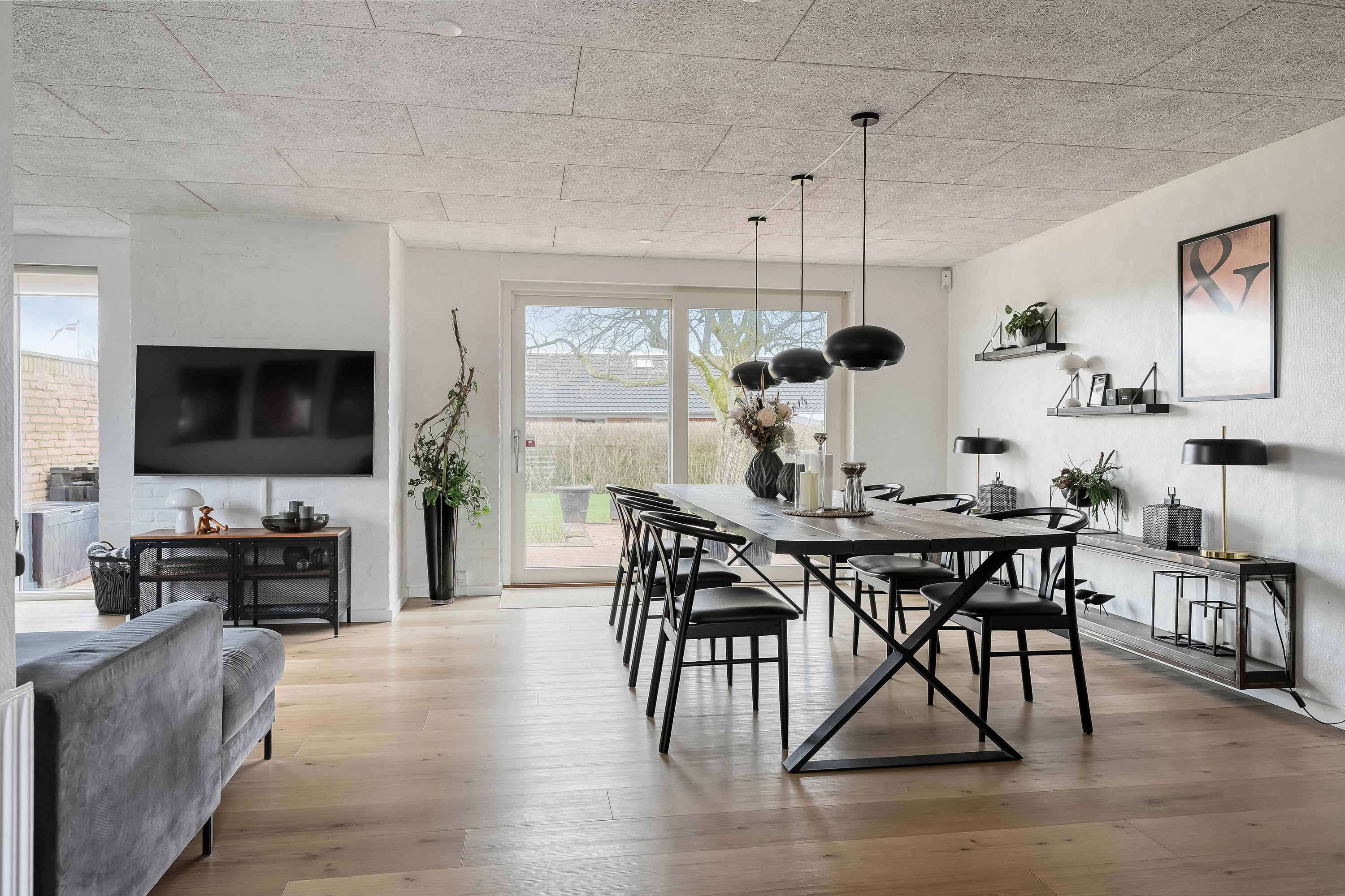 Fremhævet stue billede i fuldskærmstilstand. Billede af Solbakken 13, 7260 Sønder Omme