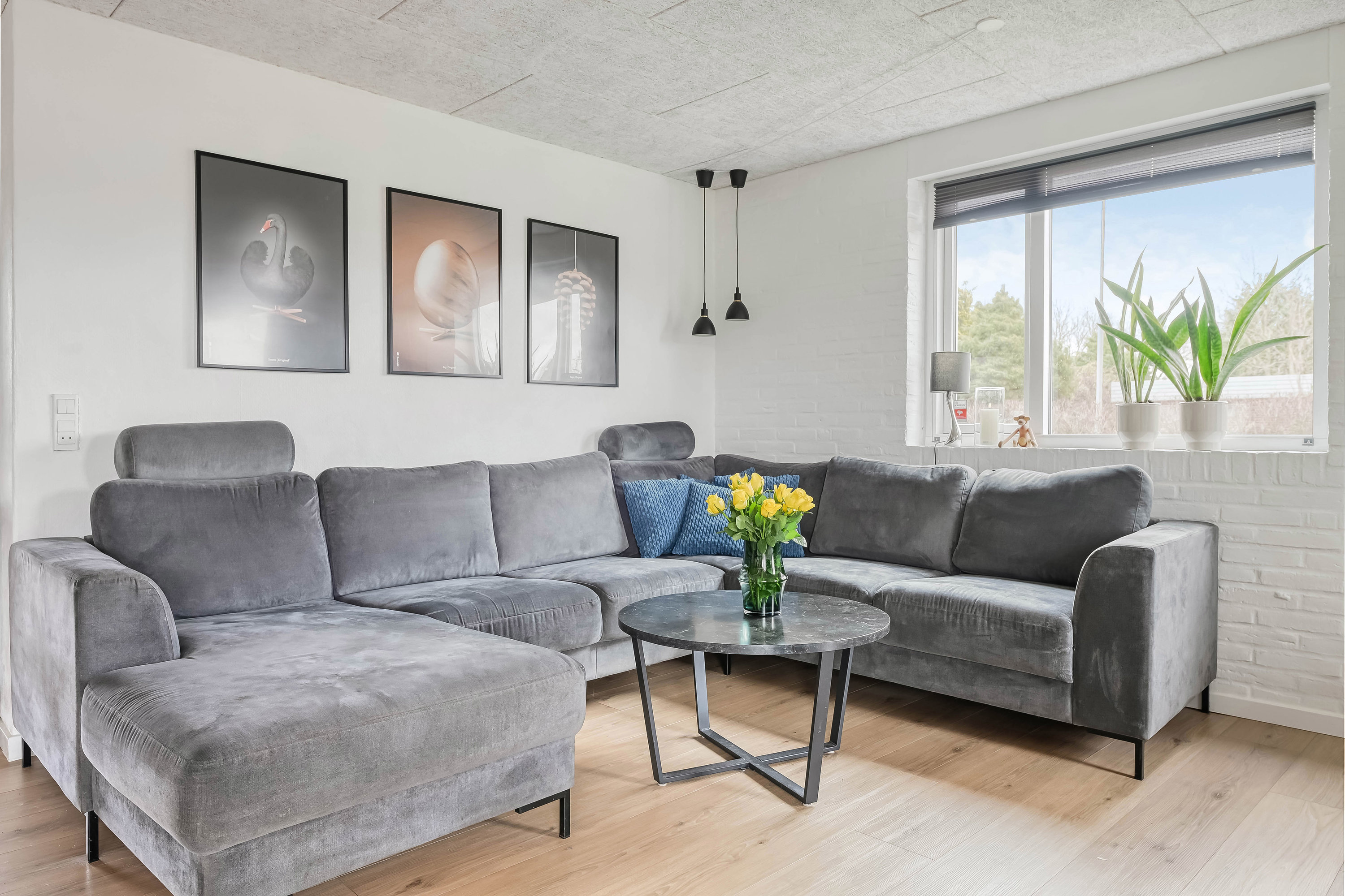 Fremhævet stue billede i fuldskærmstilstand. Billede af Solbakken 13, 7260 Sønder Omme