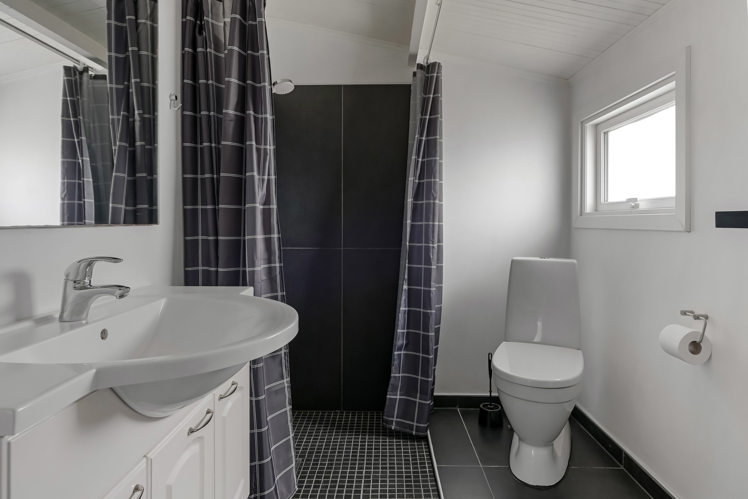 Fremhævet badeværelse billede i fuldskærmstilstand. Billede af Ved Bavnen 6, Sønderho, 6720 Fanø