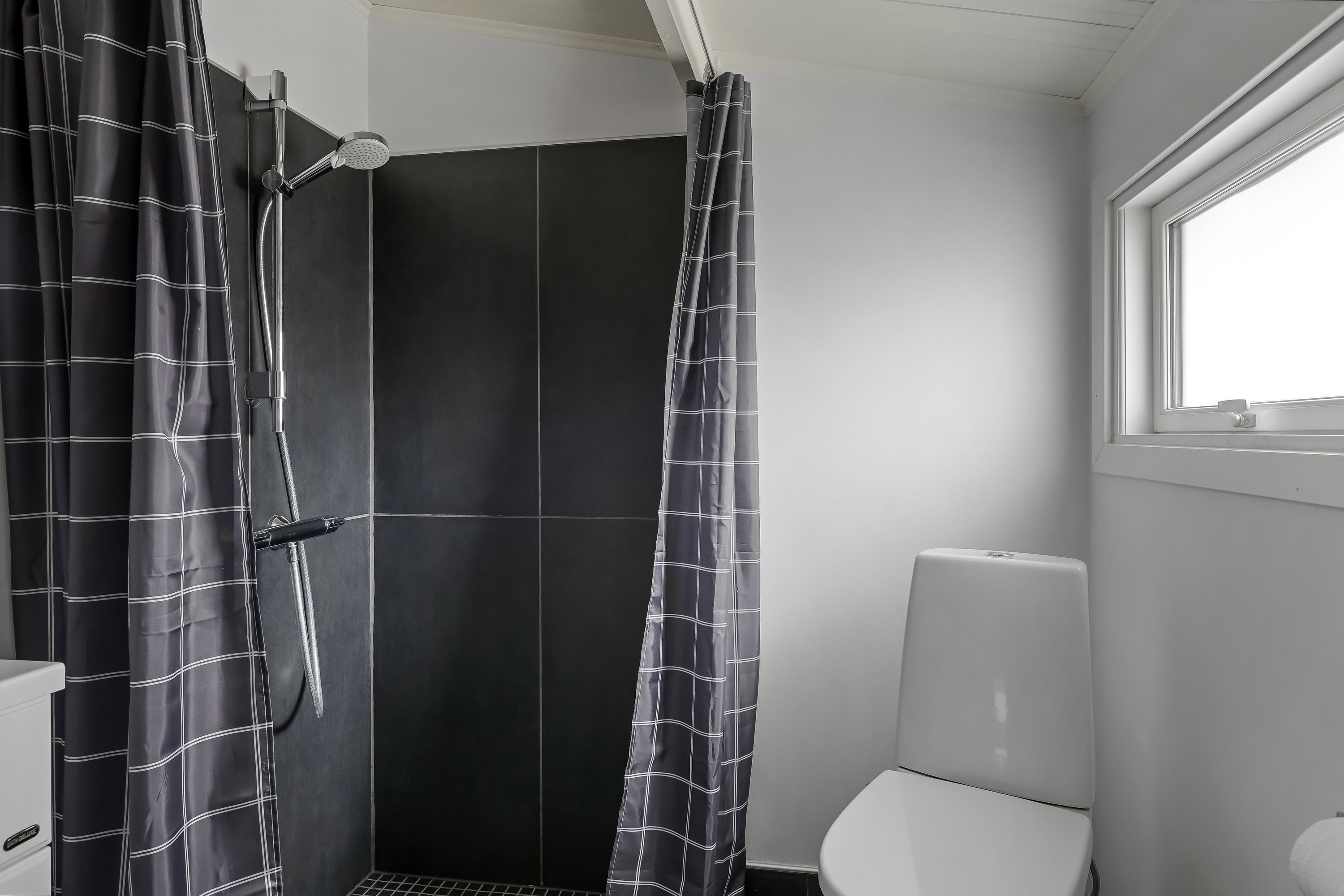 Fremhævet badeværelse billede i fuldskærmstilstand. Billede af Ved Bavnen 6, Sønderho, 6720 Fanø