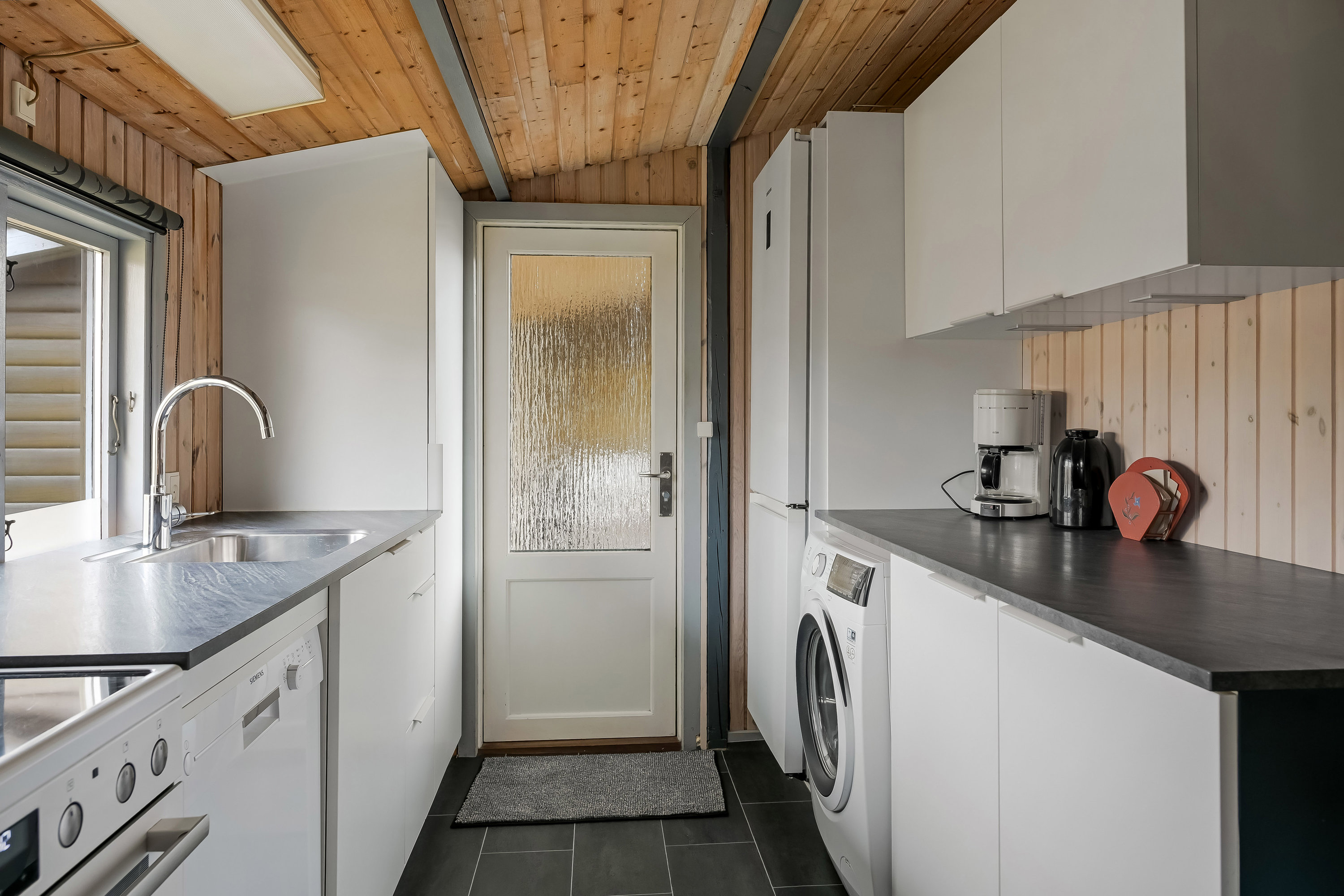 Fremhævet køkken billede i fuldskærmstilstand. Billede af Ved Bavnen 6, Sønderho, 6720 Fanø