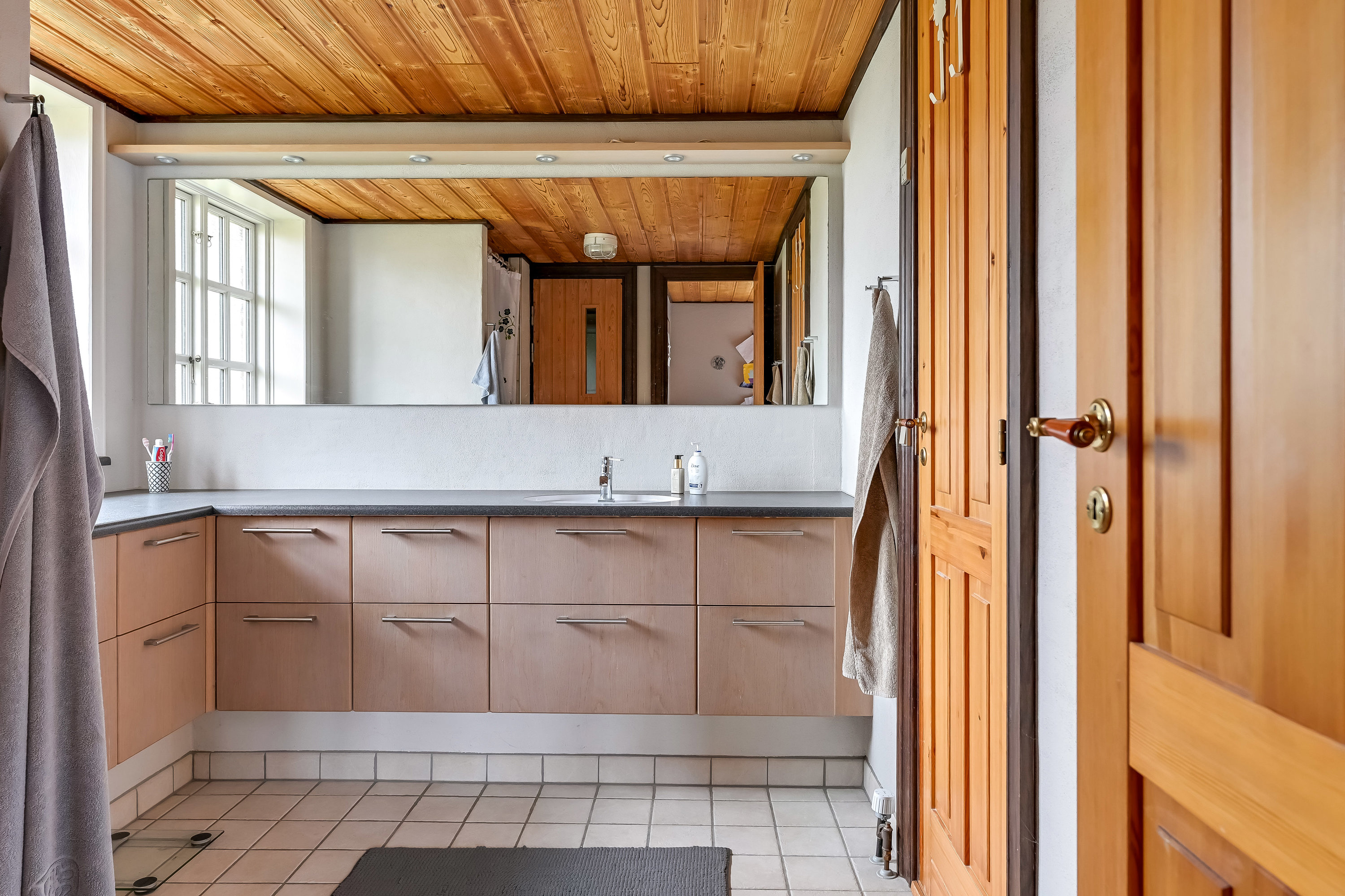 Fremhævet badeværelse billede i fuldskærmstilstand. Billede af Peder Jessens Toft 6, Nordby, 6720 Fanø