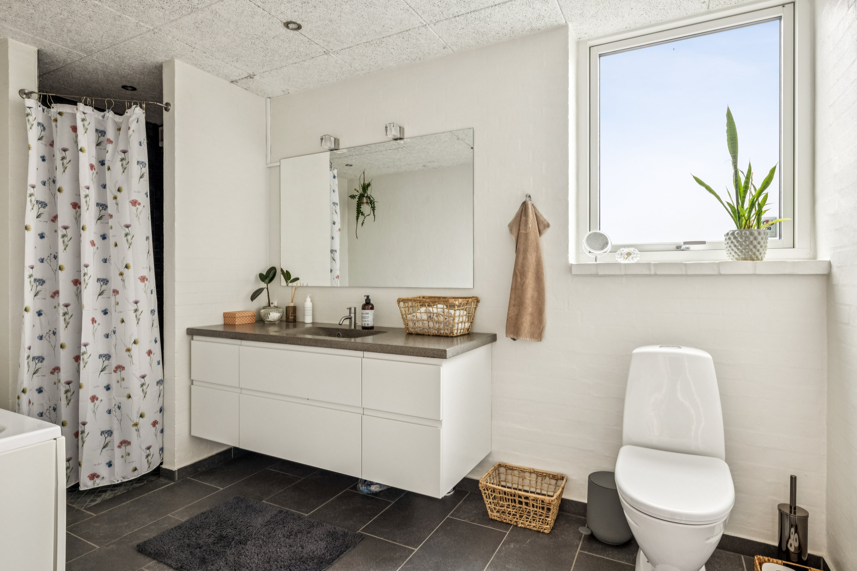 Fremhævet badeværelse billede i fuldskærmstilstand. Billede af Vinkelvej 75, Bruunshåb, 8800 Viborg