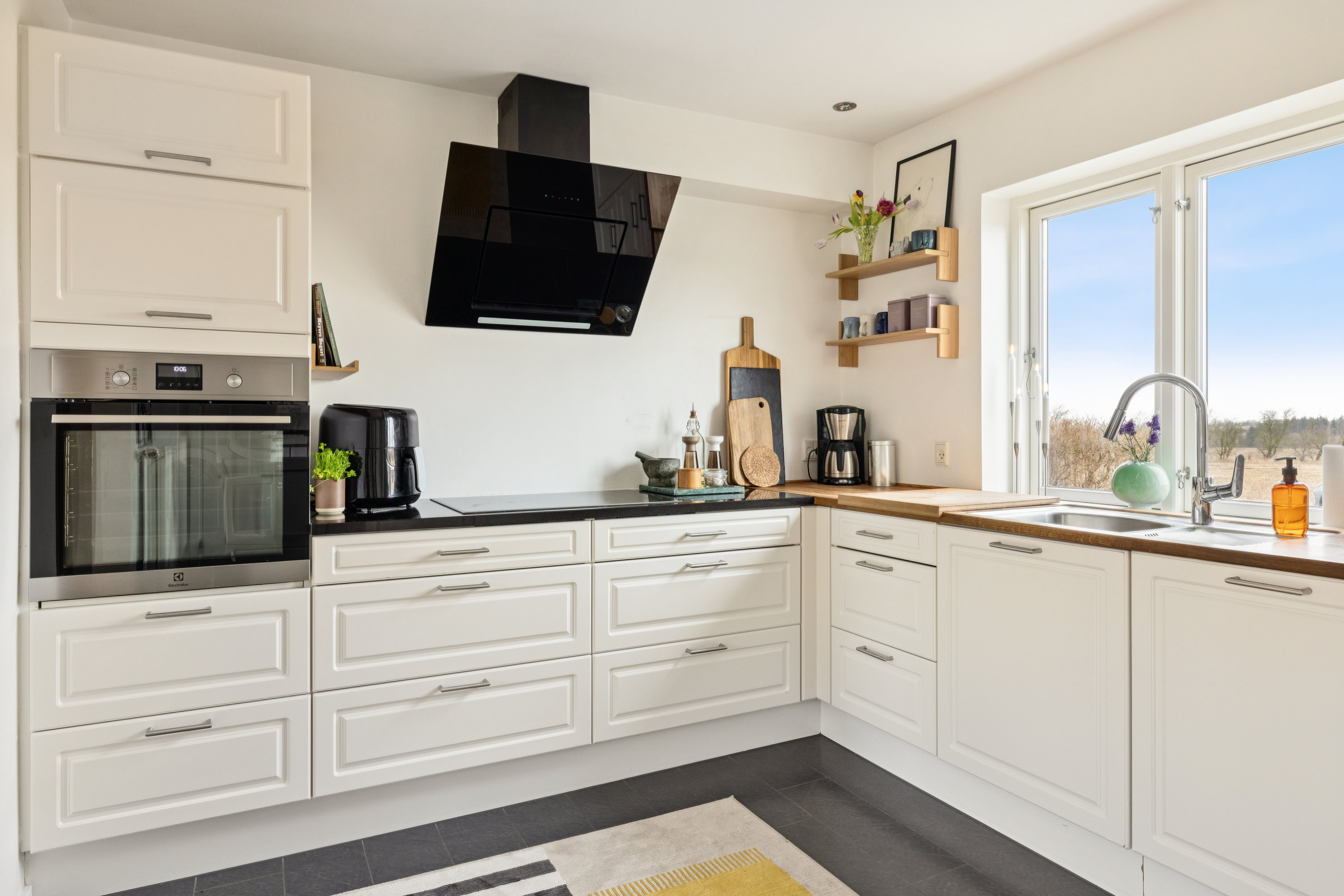 Fremhævet køkken billede i fuldskærmstilstand. Billede af Hovedgaden 83, 8831 Løgstrup