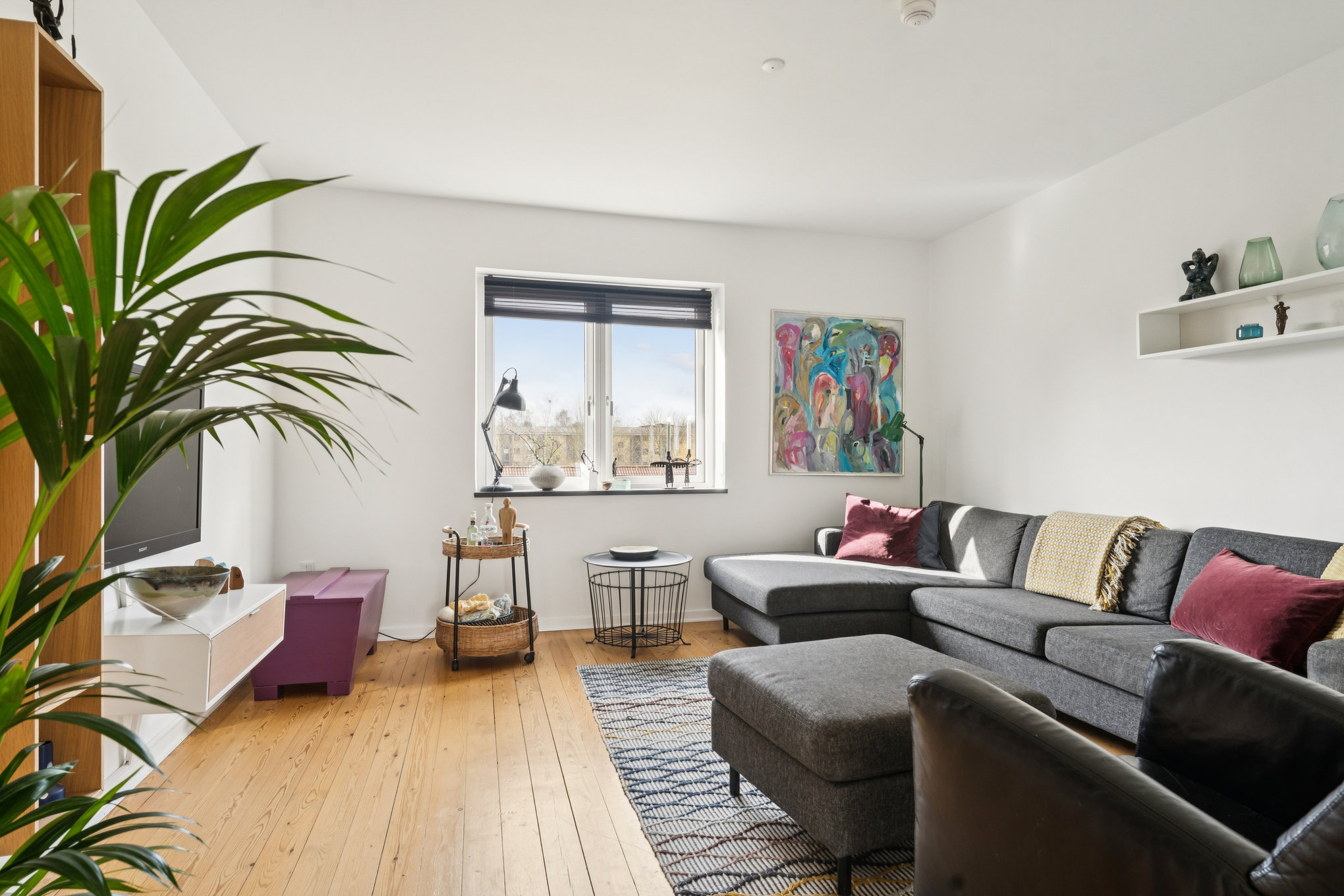 Fremhævet stue billede i fuldskærmstilstand. Billede af Holmsgårdsvej 22, 8960 Randers SØ