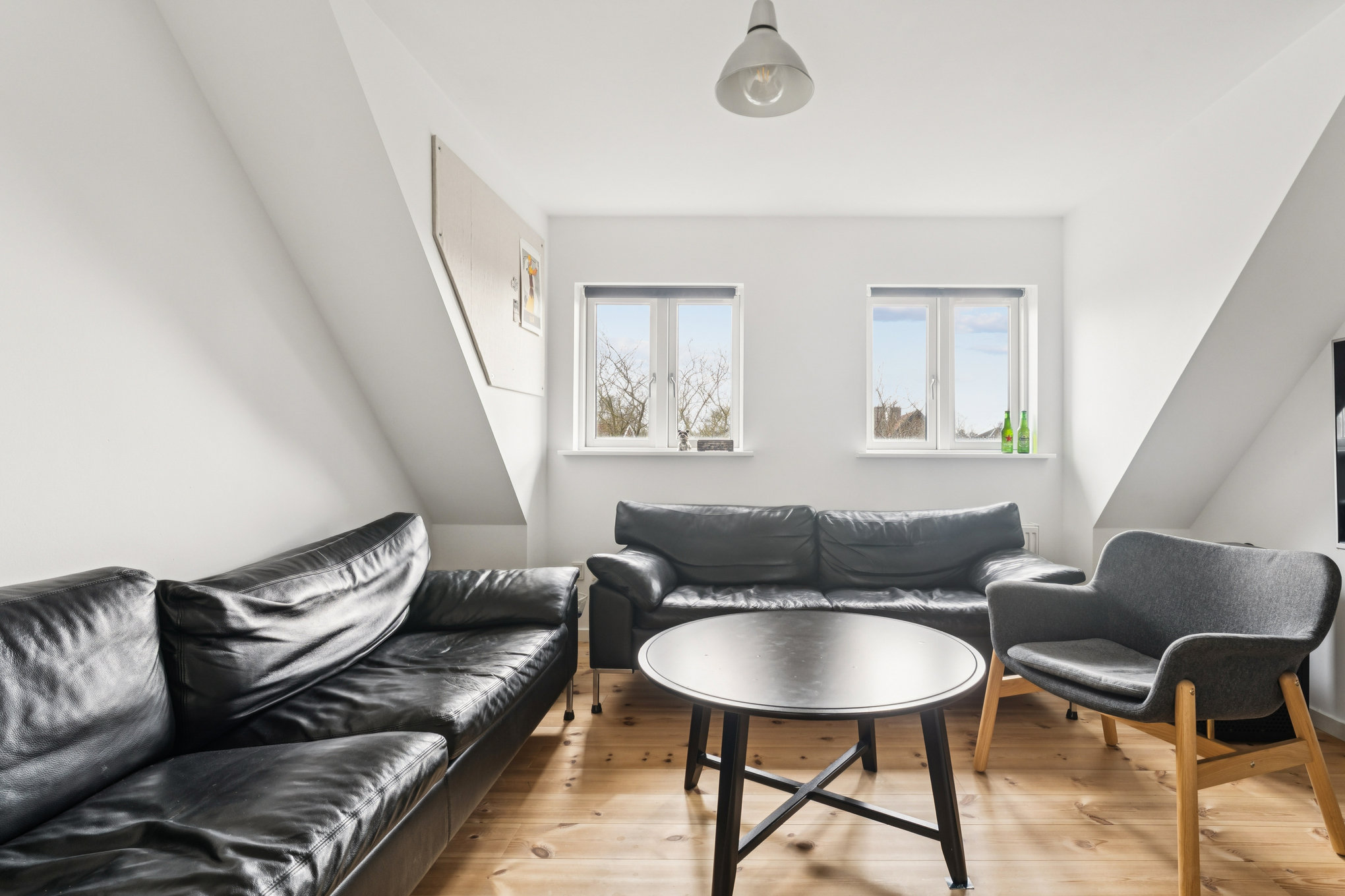 Fremhævet stue billede i fuldskærmstilstand. Billede af Holmsgårdsvej 22, 8960 Randers SØ