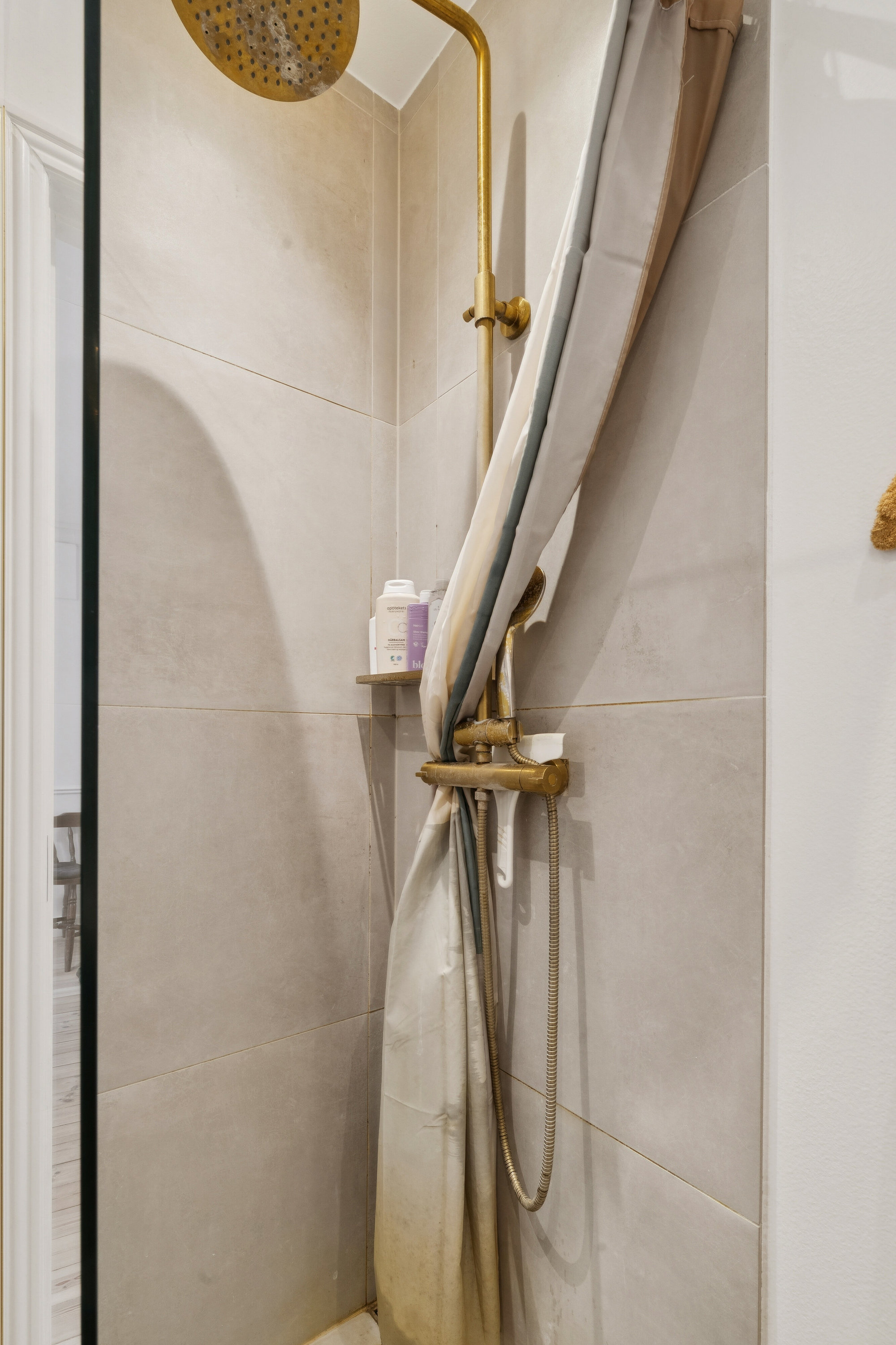 Fremhævet badeværelse billede i fuldskærmstilstand. Billede af Lyongade 24, st.. tv., 2300 København S