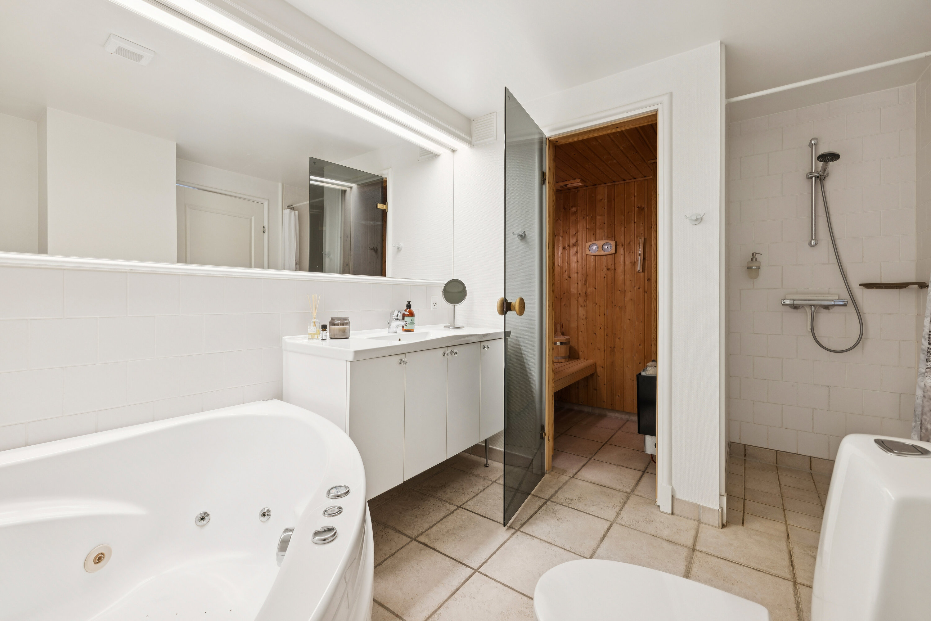 Fremhævet badeværelse billede i fuldskærmstilstand. Billede af Færgevej 16, 1. th., 5935 Bagenkop