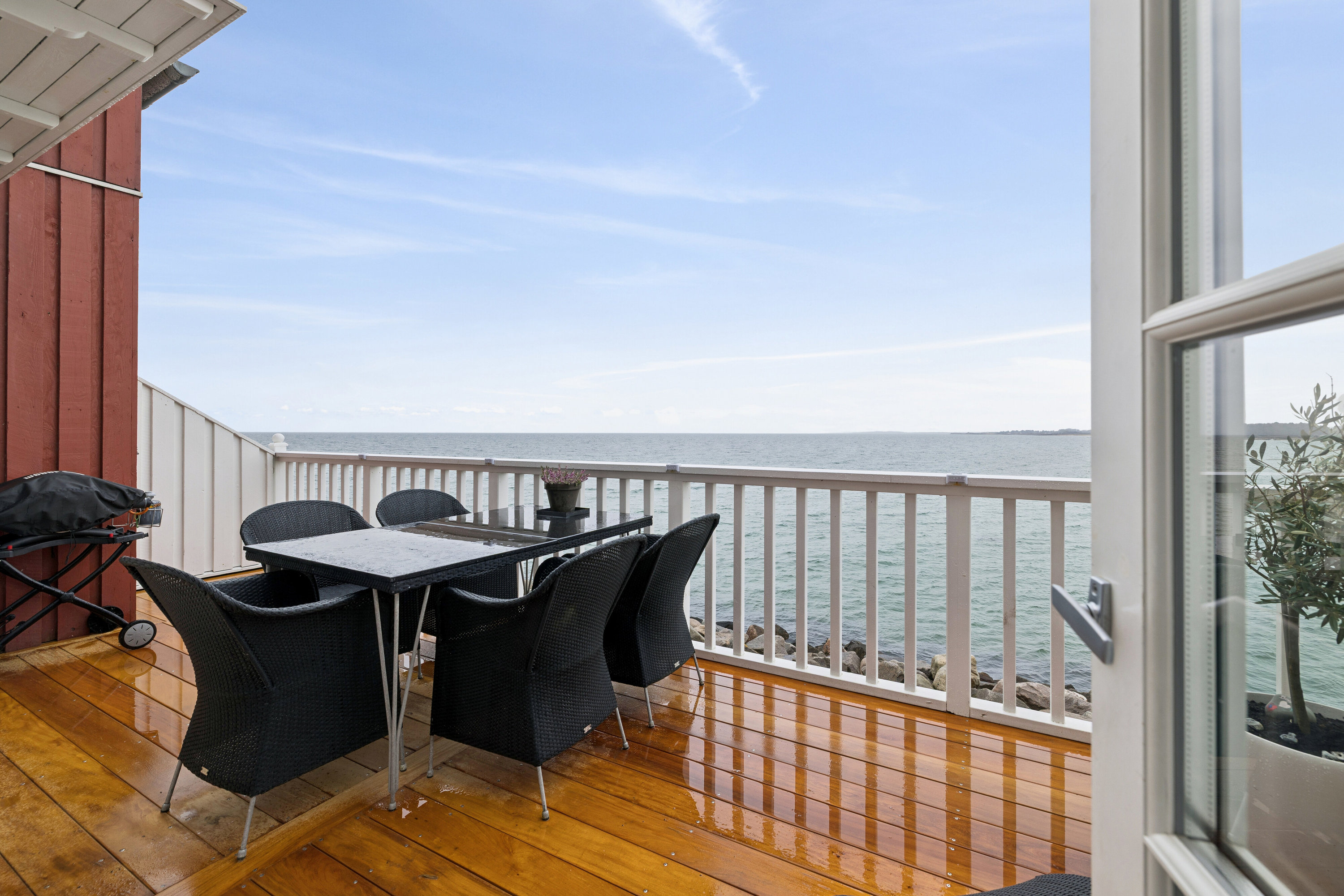 Fremhævet altan billede i fuldskærmstilstand. Billede af Færgevej 16, 1. th., 5935 Bagenkop