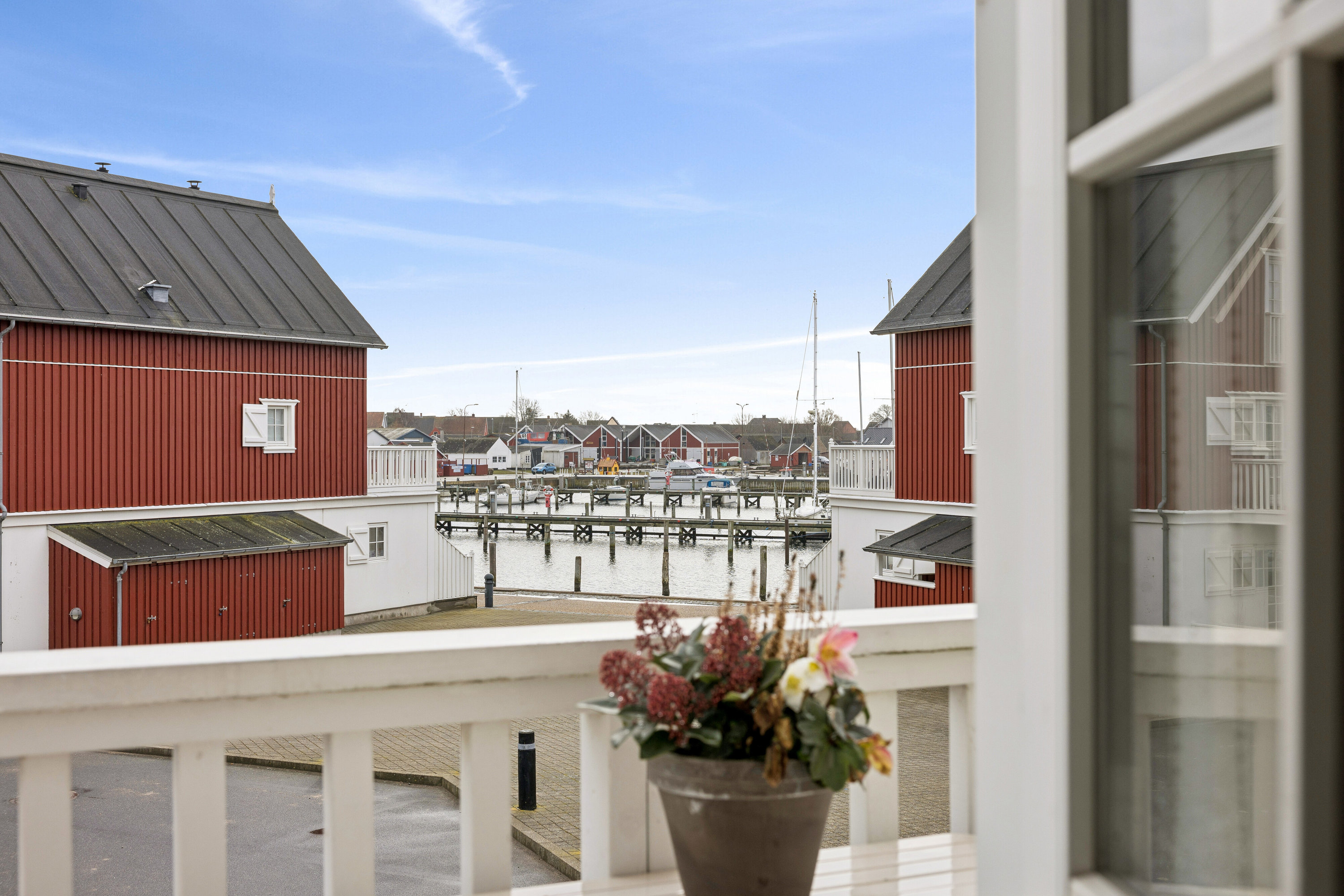 Fremhævet altan billede i fuldskærmstilstand. Billede af Færgevej 16, 1. th., 5935 Bagenkop