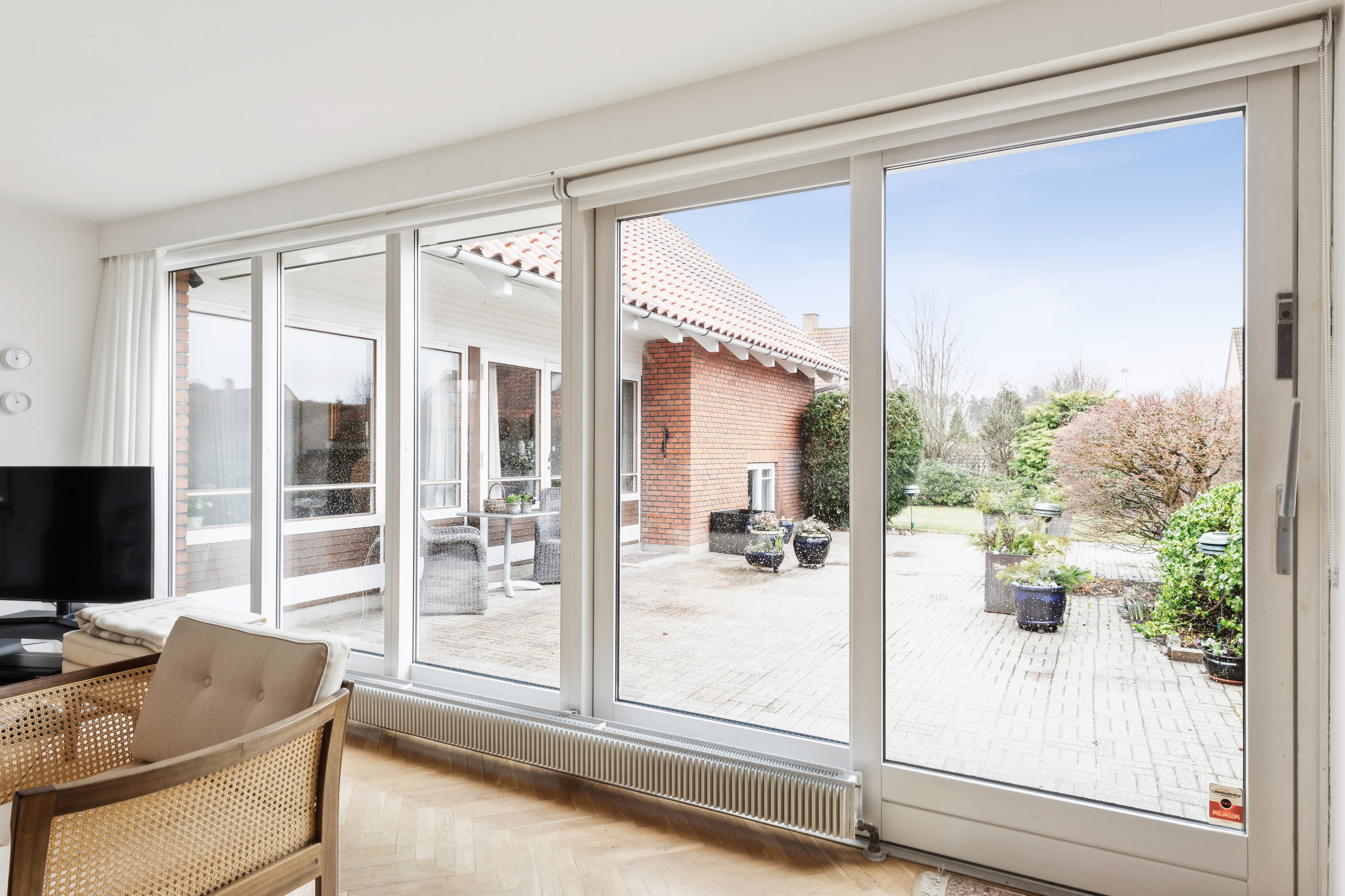 Fremhævet stue billede i fuldskærmstilstand. Billede af Lindevej 32, 2630 Taastrup