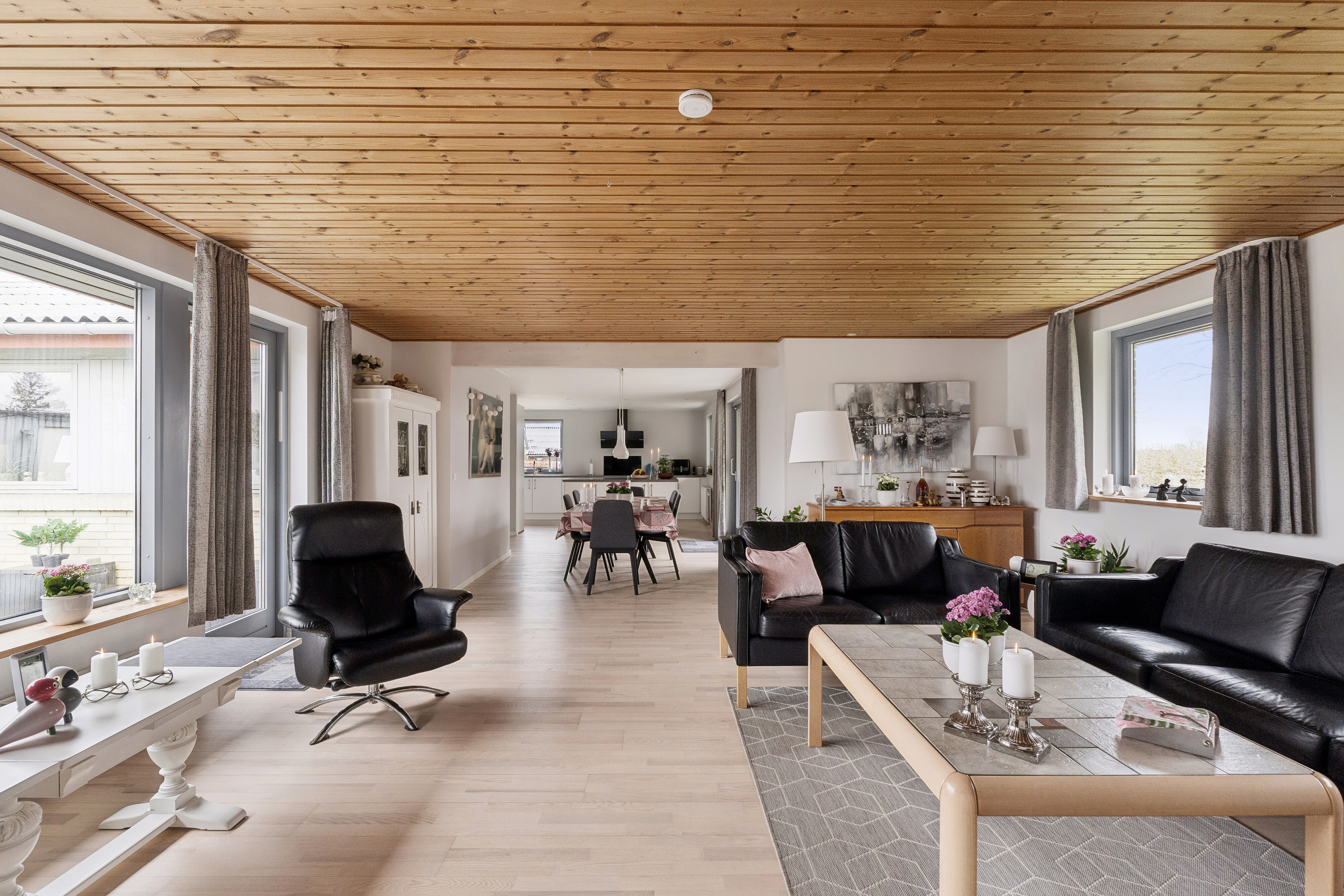 Fremhævet stue billede i fuldskærmstilstand. Billede af Sivænget 1, Snoldelev, 4621 Gadstrup