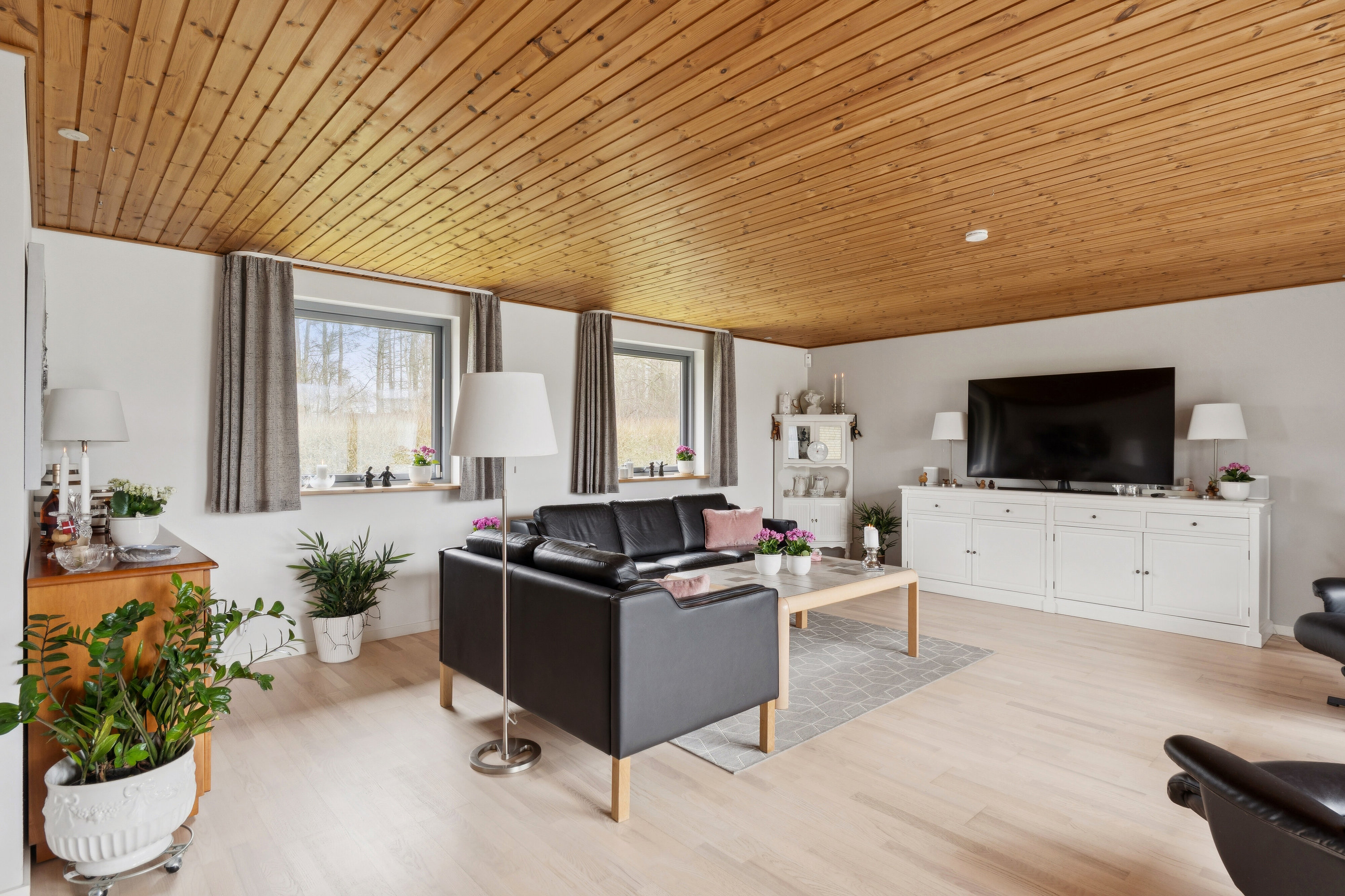 Fremhævet stue billede i fuldskærmstilstand. Billede af Sivænget 1, Snoldelev, 4621 Gadstrup