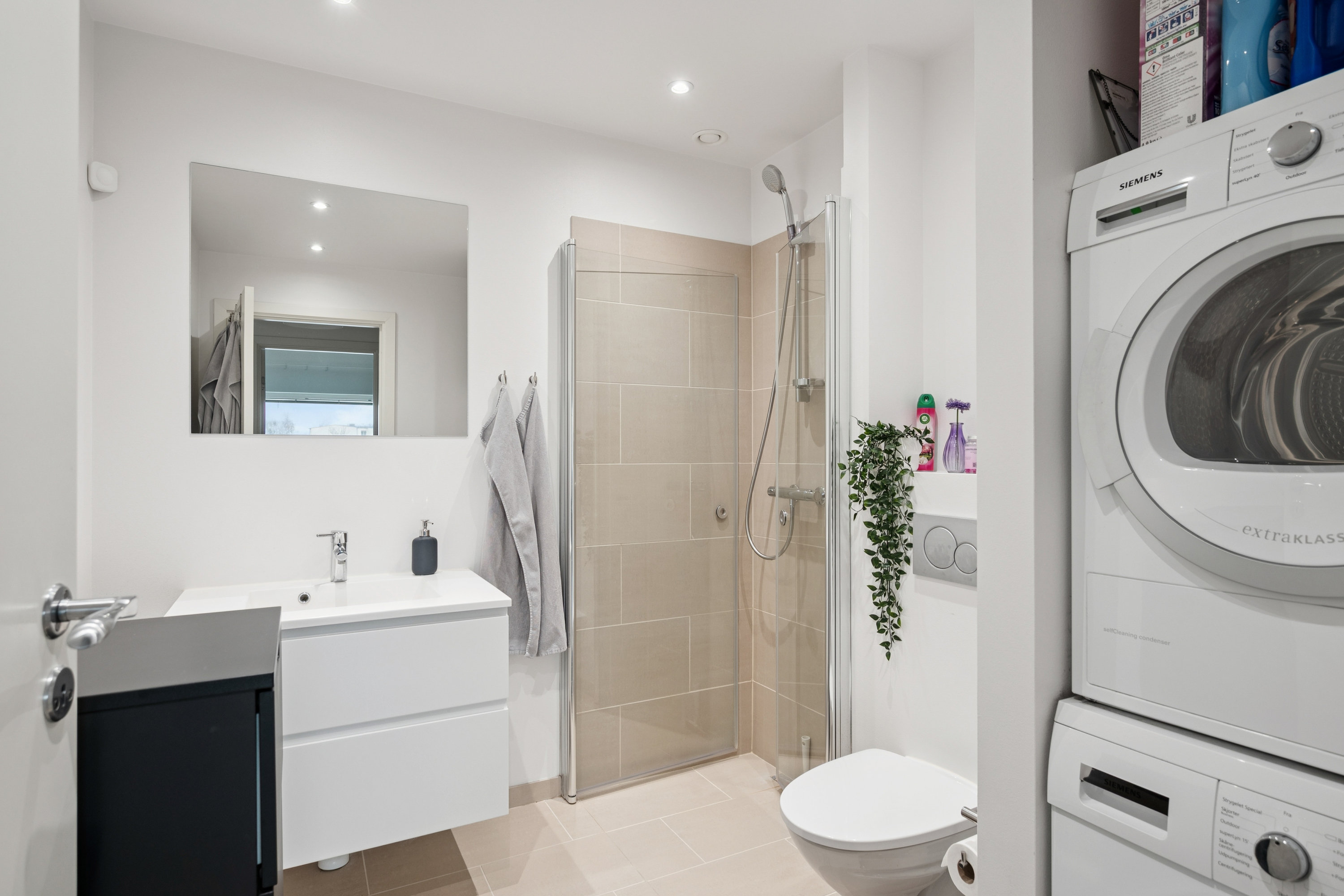 Fremhævet badeværelse billede i fuldskærmstilstand. Billede af Bagsværd Hovedgade 132, 1. 6., 2880 Bagsværd