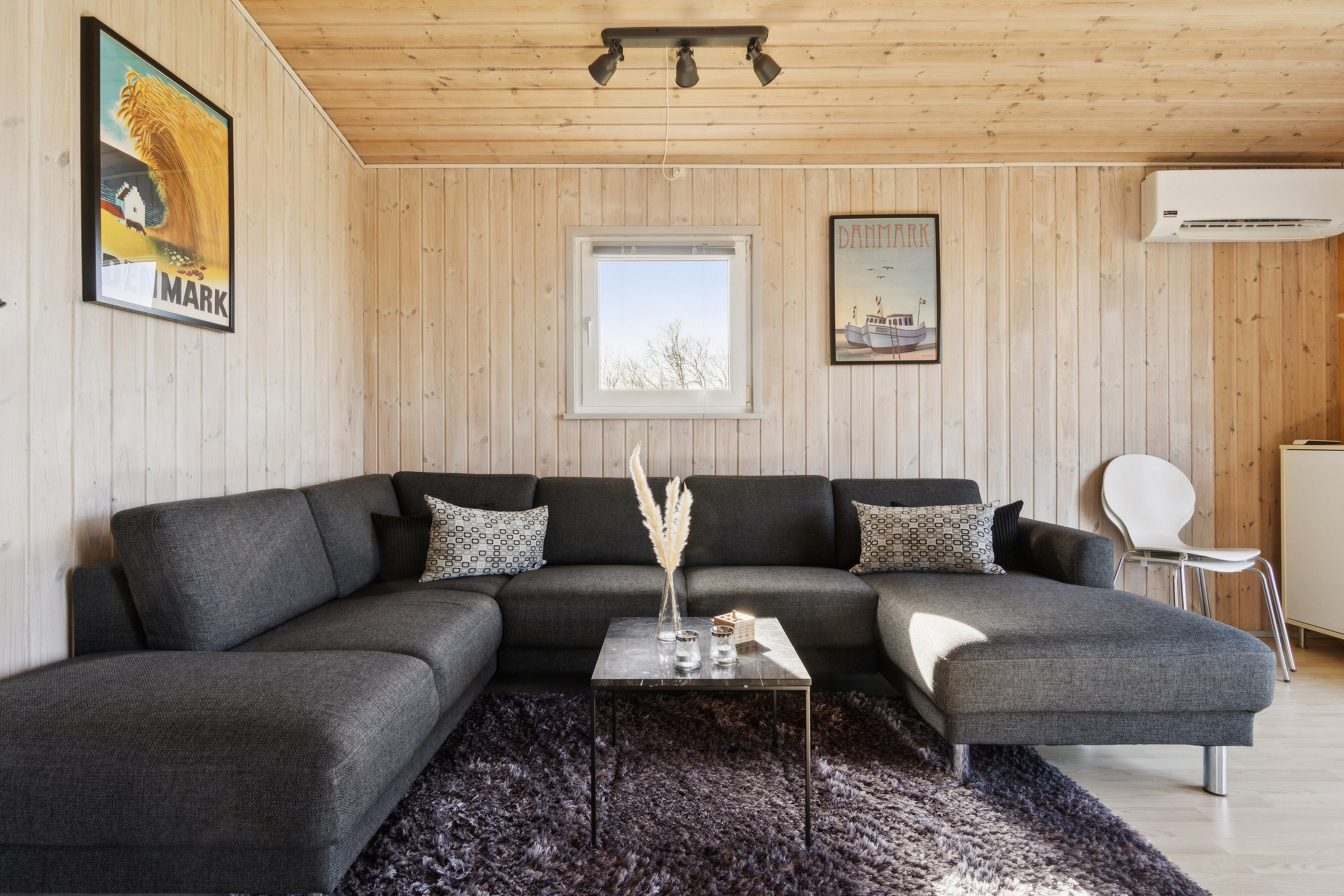 Fremhævet stue billede i fuldskærmstilstand. Billede af Hellesvej 1, Randrup, 7770 Vestervig