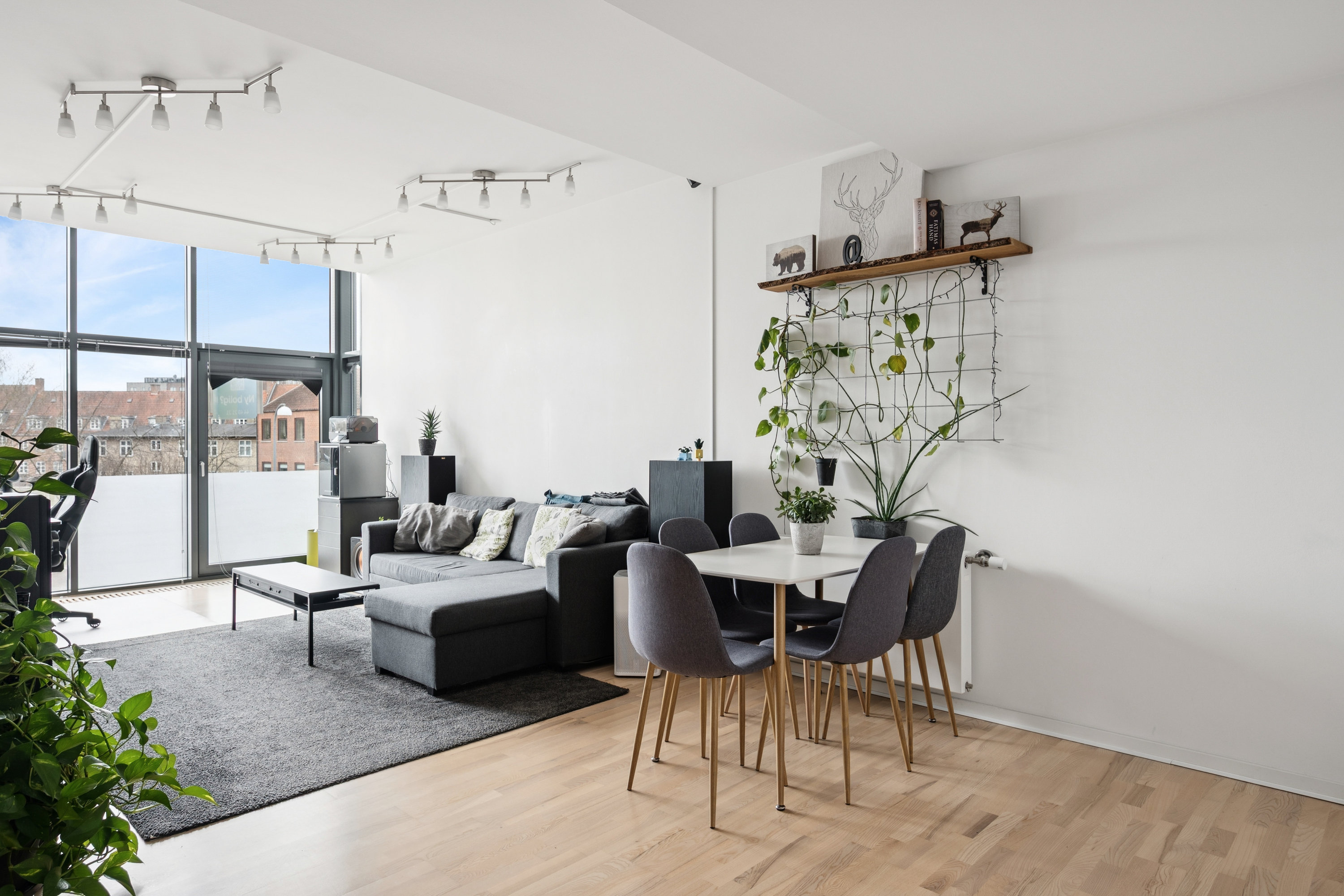 Fremhævet stue billede i fuldskærmstilstand. Billede af Bagsværd Hovedgade 132, 1. 6., 2880 Bagsværd