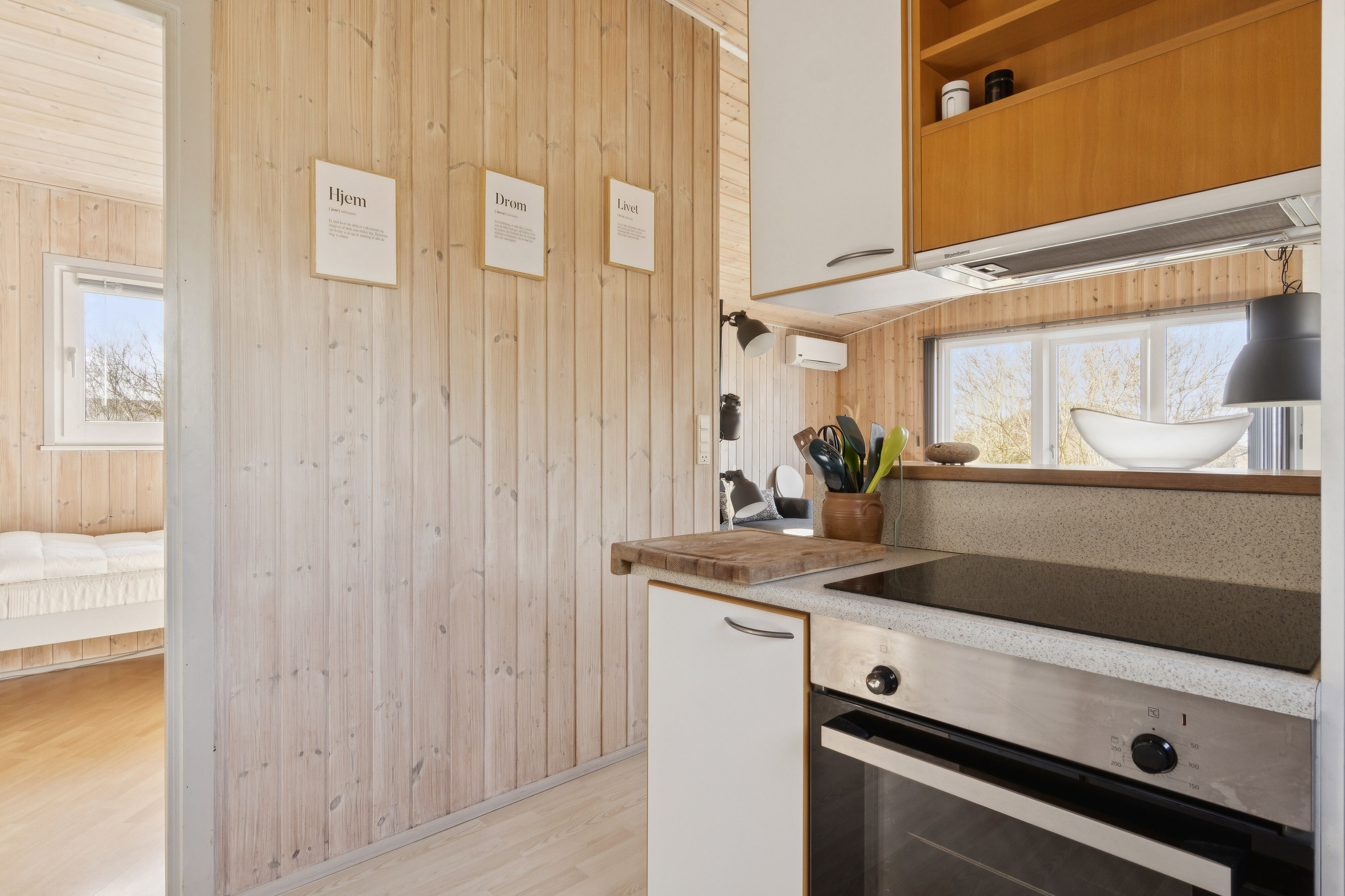 Fremhævet køkken billede i fuldskærmstilstand. Billede af Hellesvej 1, Randrup, 7770 Vestervig