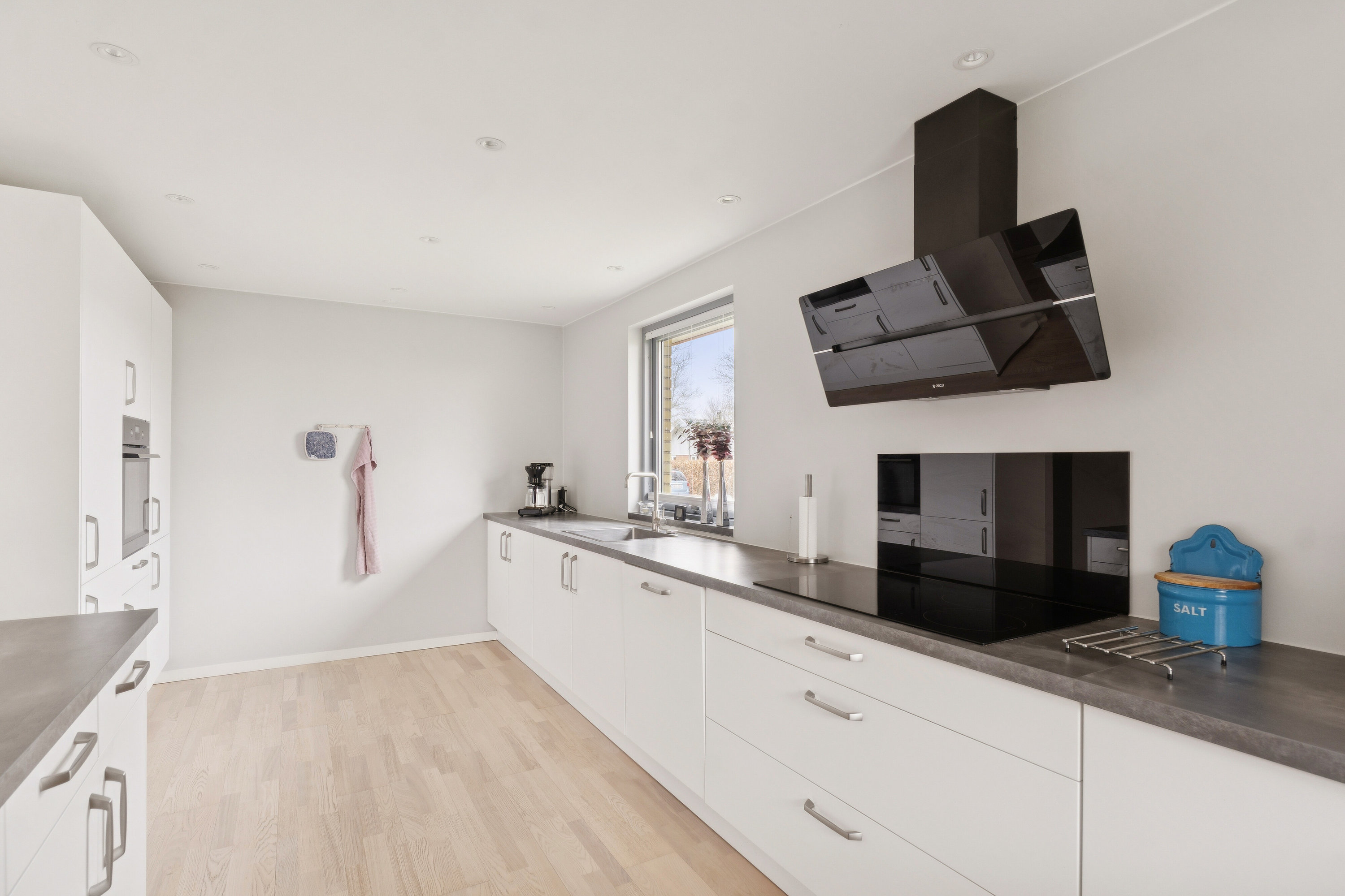 Fremhævet køkken billede i fuldskærmstilstand. Billede af Sivænget 1, Snoldelev, 4621 Gadstrup