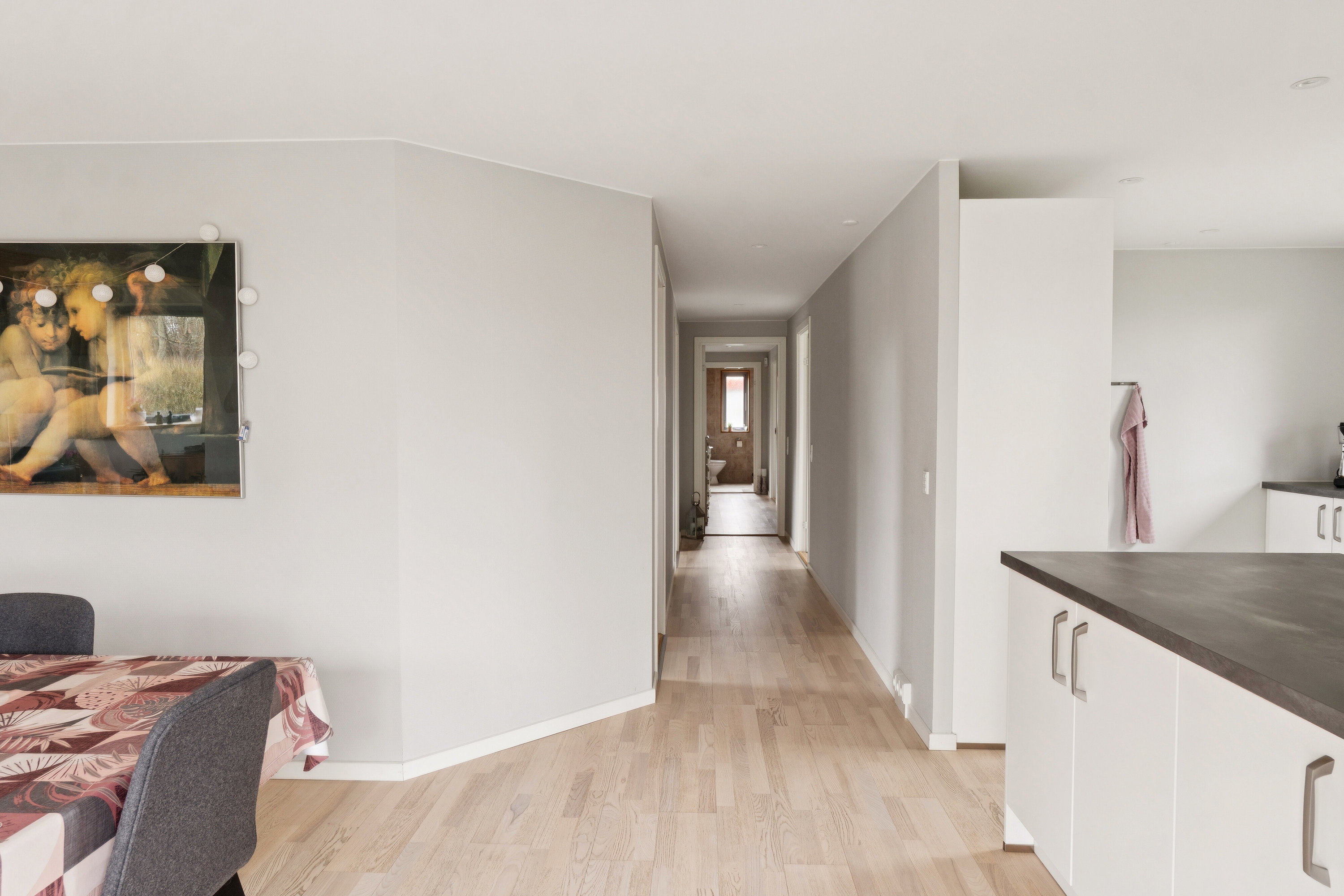 Fremhævet spisestue billede i fuldskærmstilstand. Billede af Sivænget 1, Snoldelev, 4621 Gadstrup