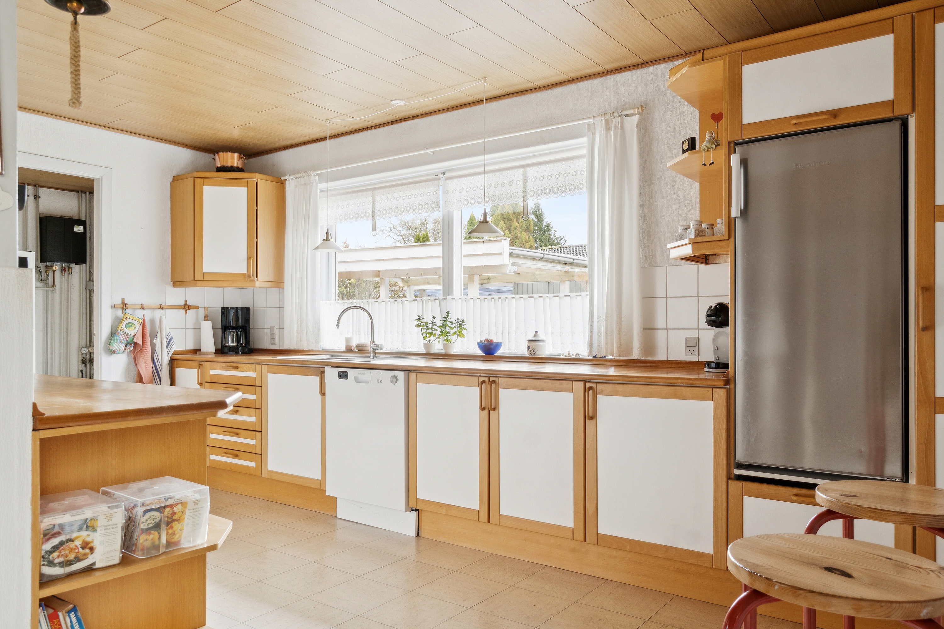 Fremhævet køkken billede i fuldskærmstilstand. Billede af Højbuen 14, 4270 Høng