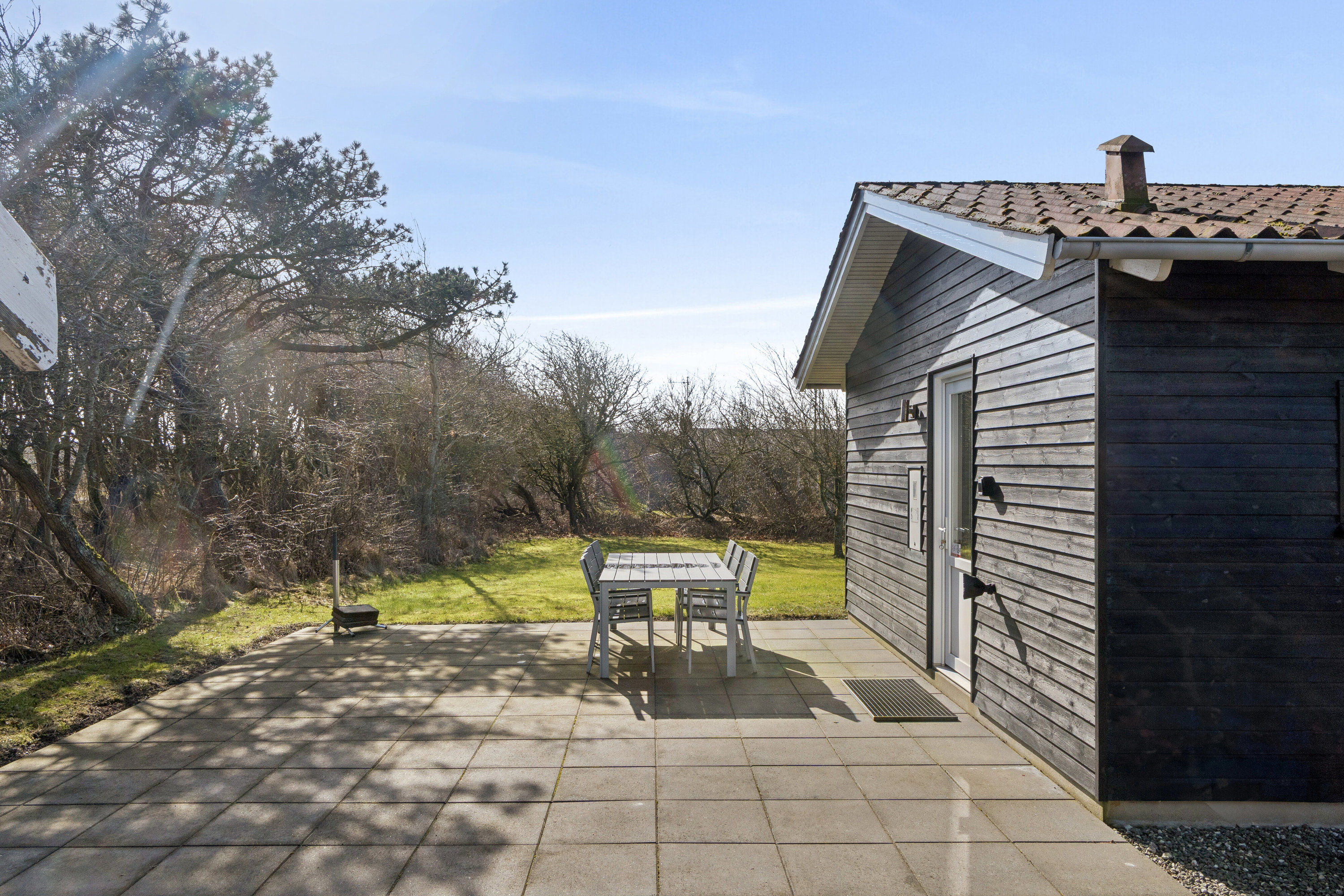 Fremhævet udendørs billede i fuldskærmstilstand. Billede af Hellesvej 1, Randrup, 7770 Vestervig