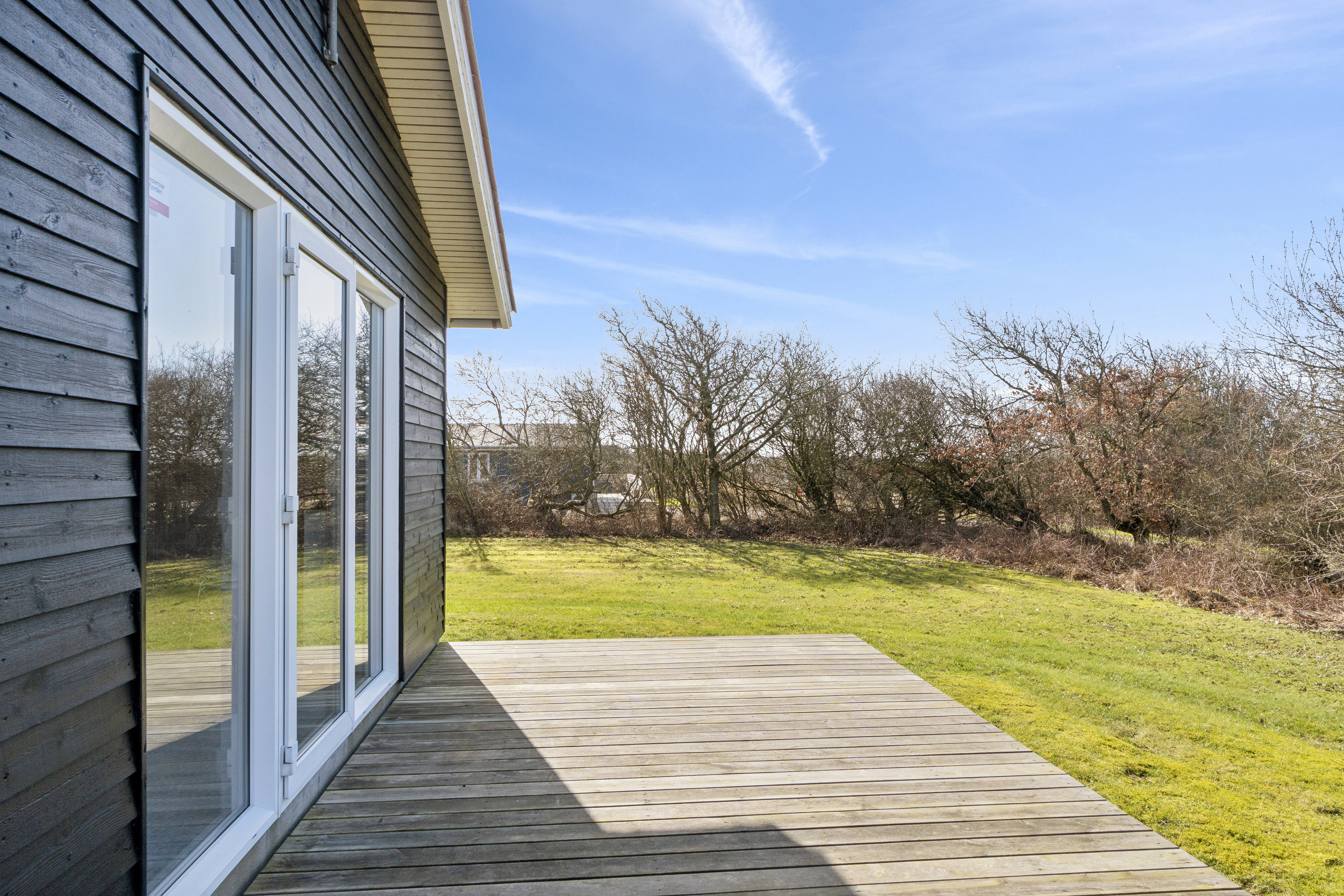 Fremhævet udendørs billede i fuldskærmstilstand. Billede af Hellesvej 1, Randrup, 7770 Vestervig