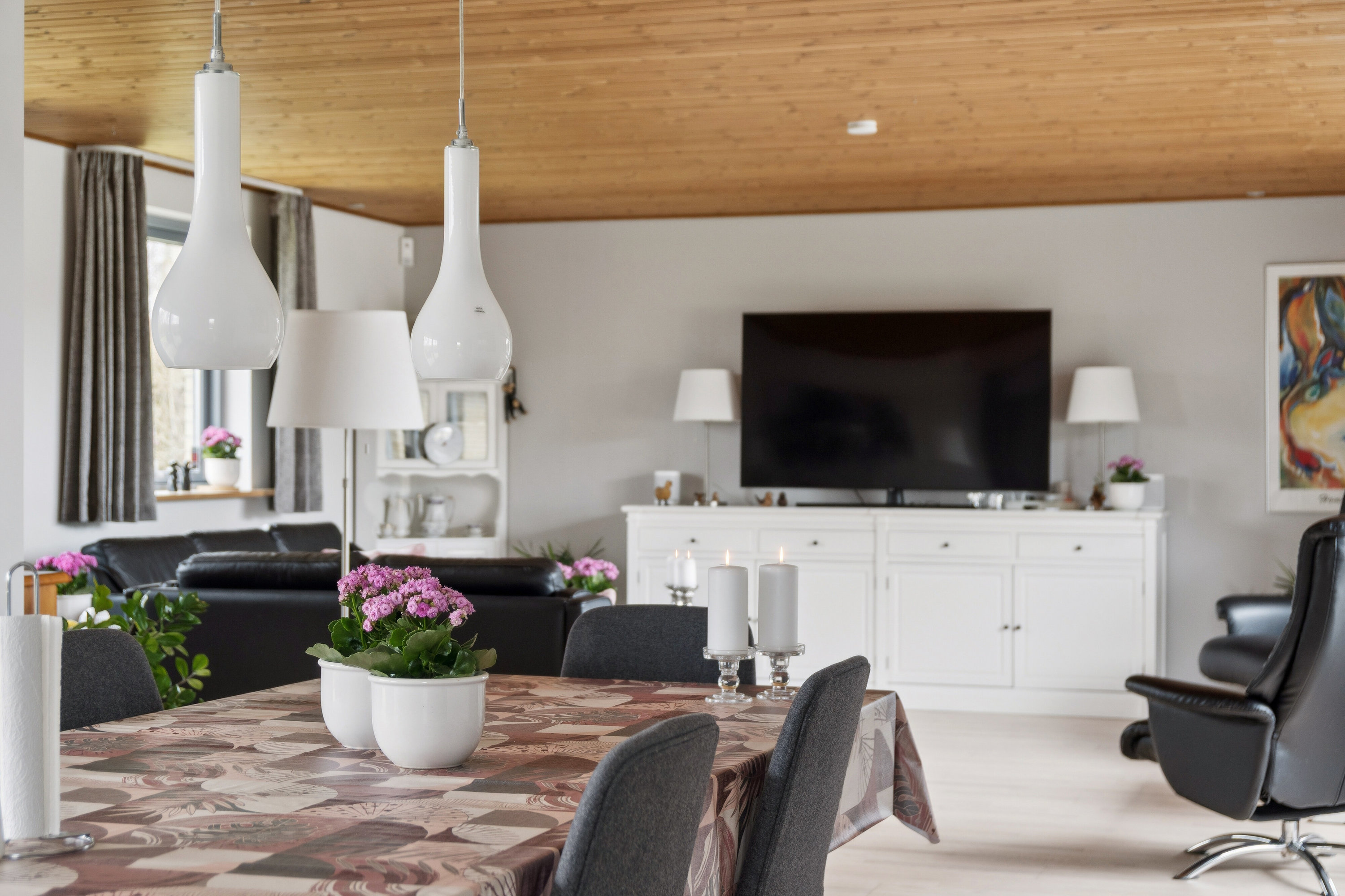 Fremhævet spisestue billede i fuldskærmstilstand. Billede af Sivænget 1, Snoldelev, 4621 Gadstrup