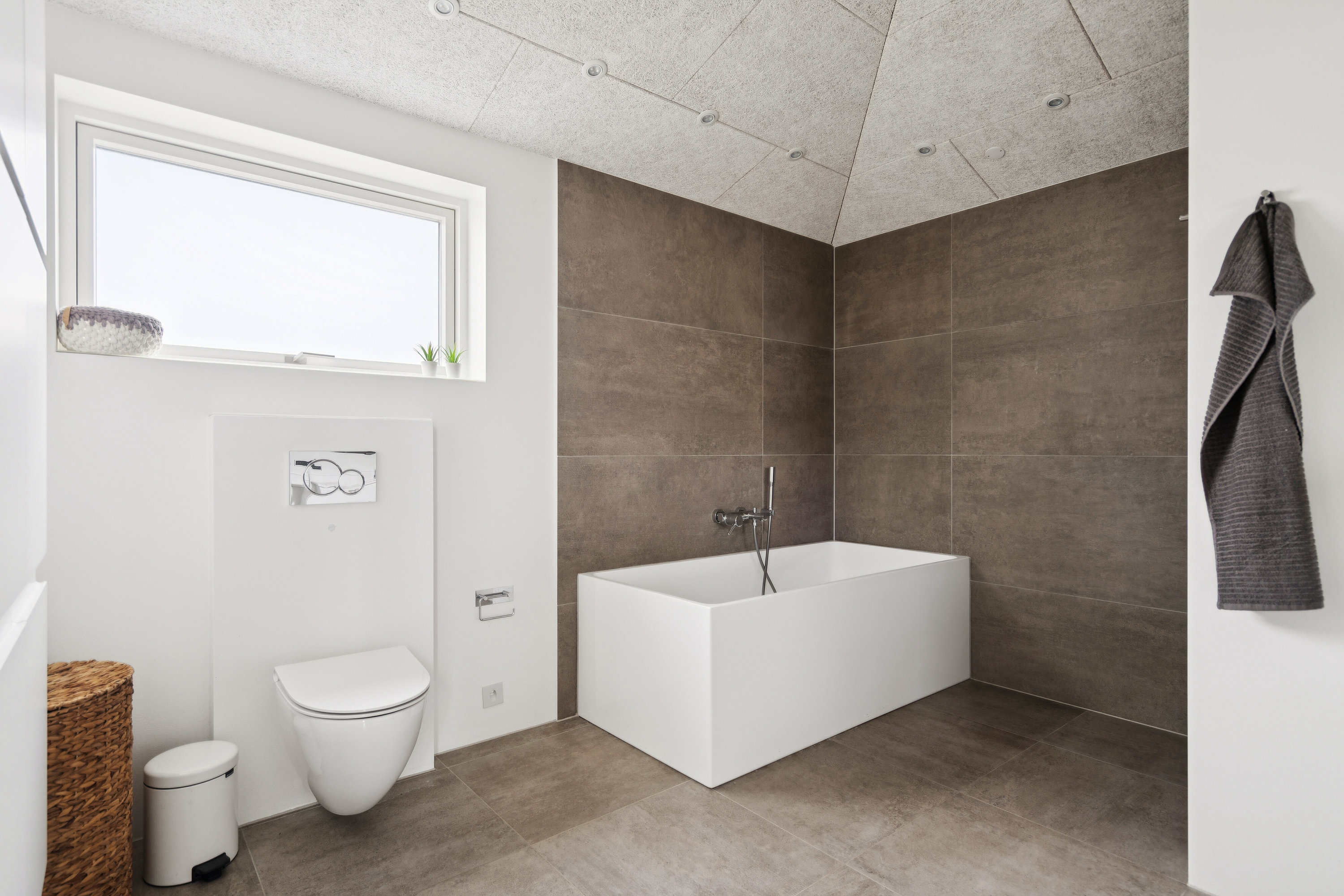 Fremhævet badeværelse billede i fuldskærmstilstand. Billede af Nørre Knoldevej 28, Skal Klit, 9800 Hjørring