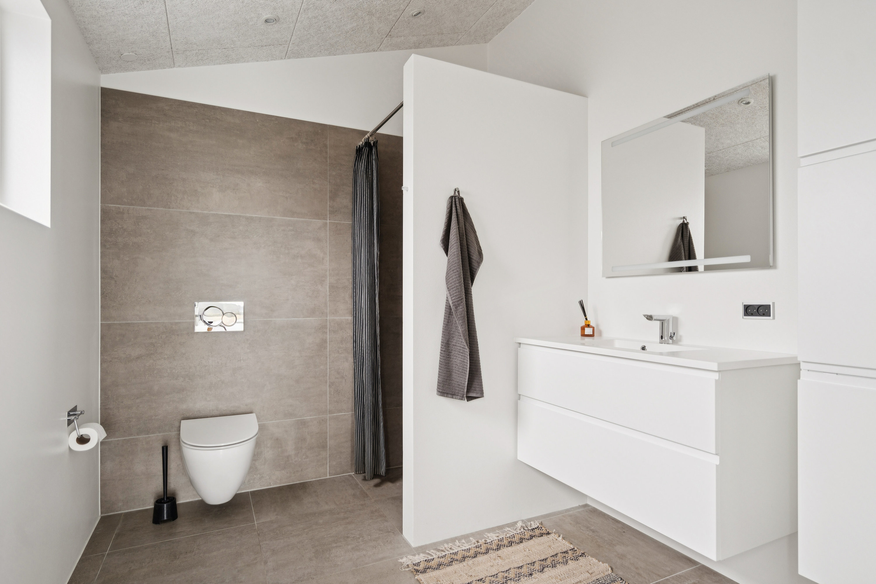 Fremhævet badeværelse billede i fuldskærmstilstand. Billede af Nørre Knoldevej 28, Skal Klit, 9800 Hjørring