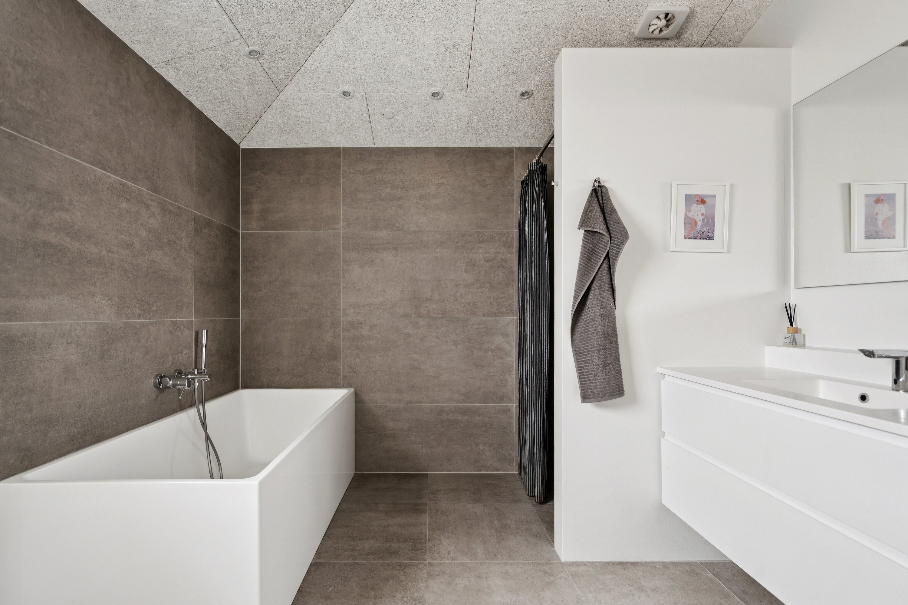 Fremhævet badeværelse billede i fuldskærmstilstand. Billede af Nørre Knoldevej 28, Skal Klit, 9800 Hjørring