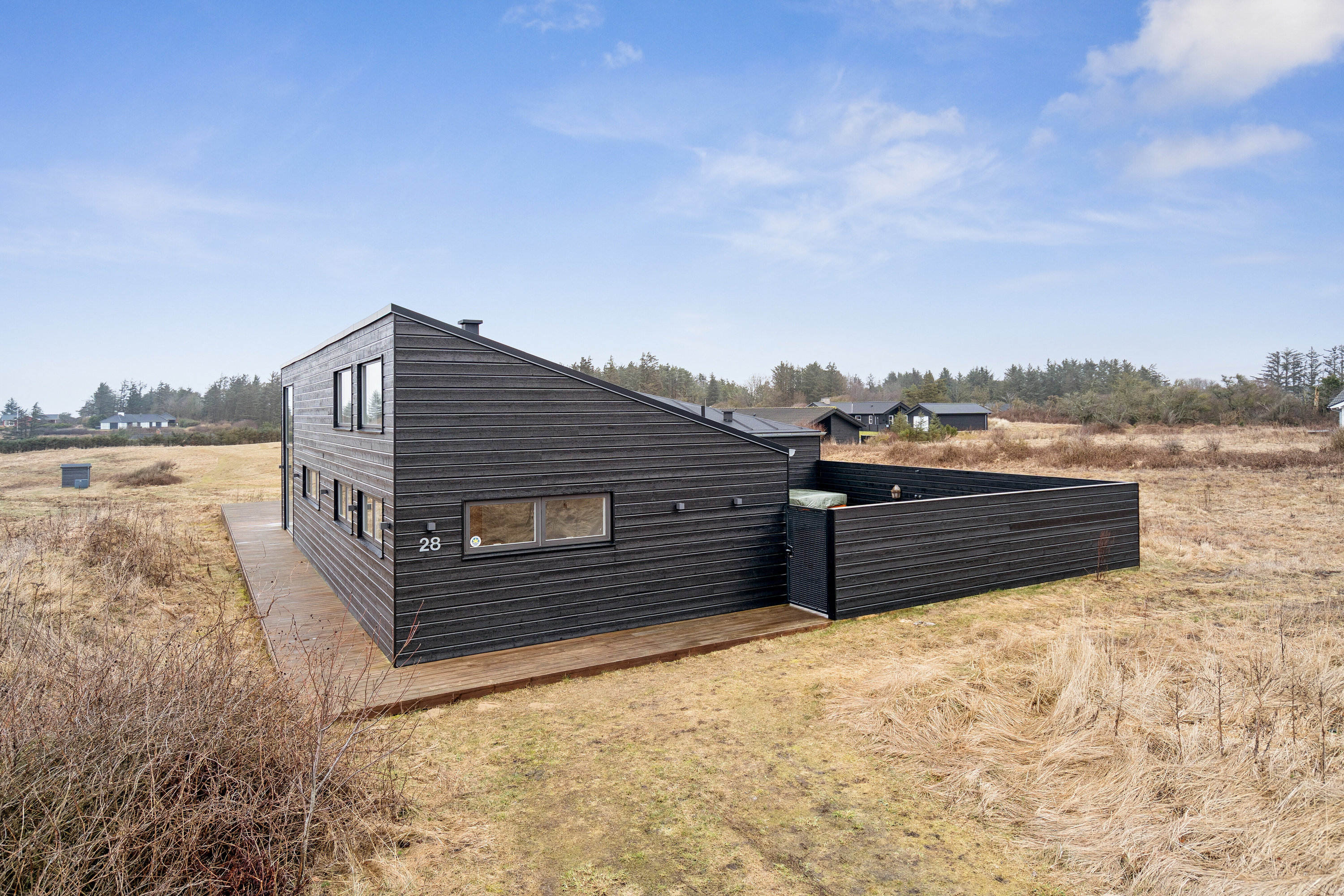 Fremhævet set fra haven billede i fuldskærmstilstand. Billede af Nørre Knoldevej 28, Skal Klit, 9800 Hjørring