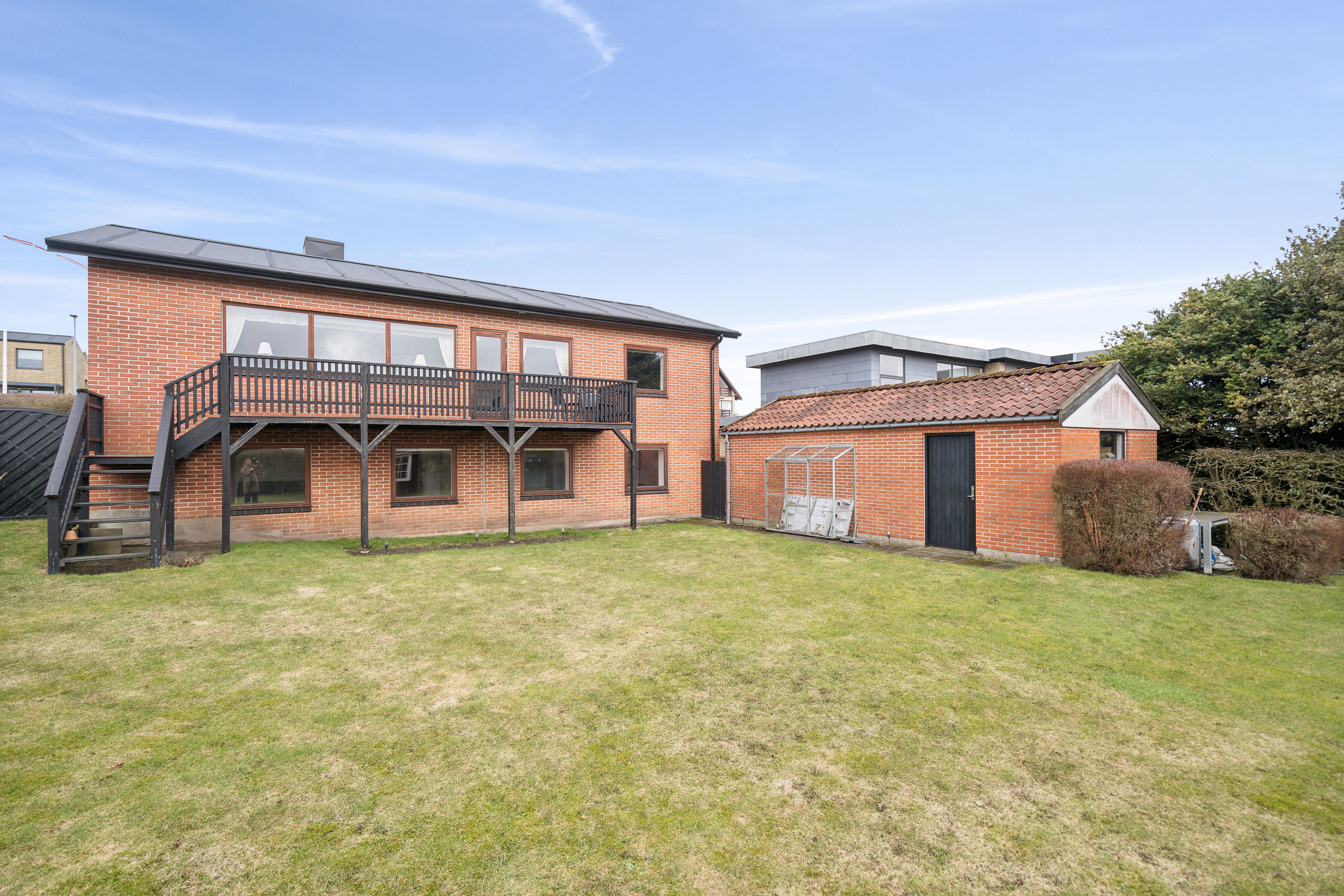 Fremhævet set fra vejen billede i fuldskærmstilstand. Billede af Højvangen 40, 9800 Hjørring