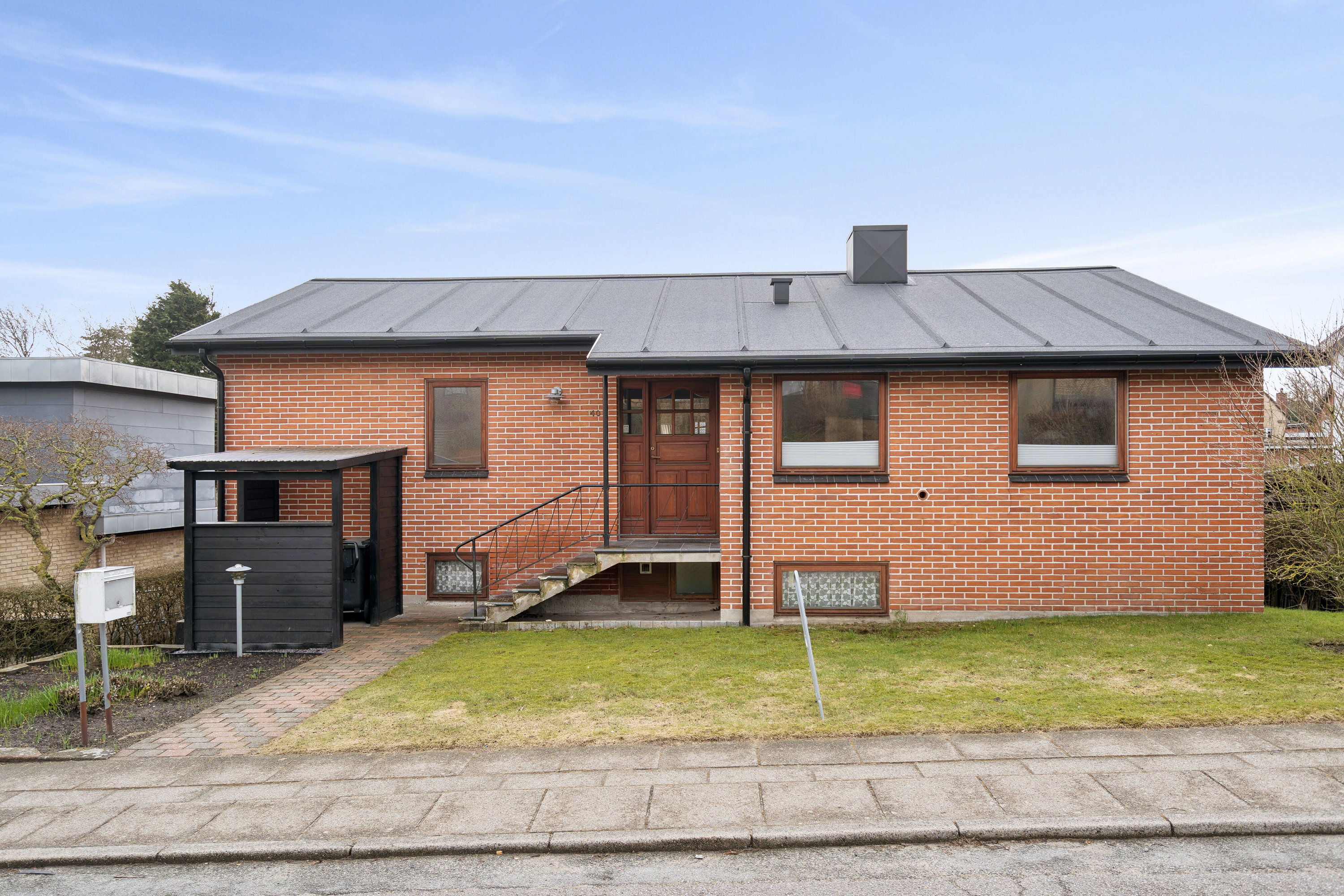 Fremhævet set fra vejen billede i fuldskærmstilstand. Billede af Højvangen 40, 9800 Hjørring