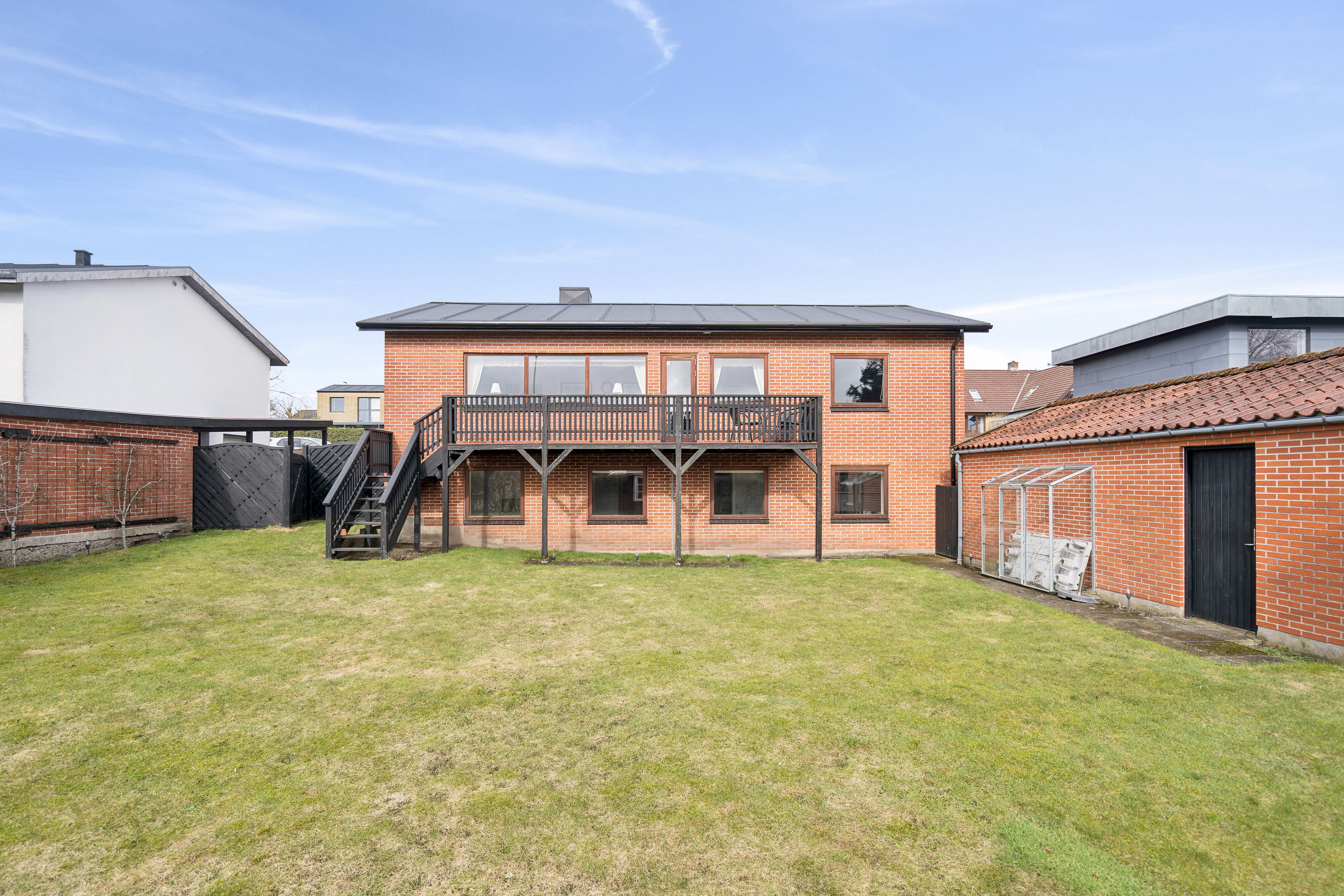 Fremhævet set fra vejen billede i fuldskærmstilstand. Billede af Højvangen 40, 9800 Hjørring