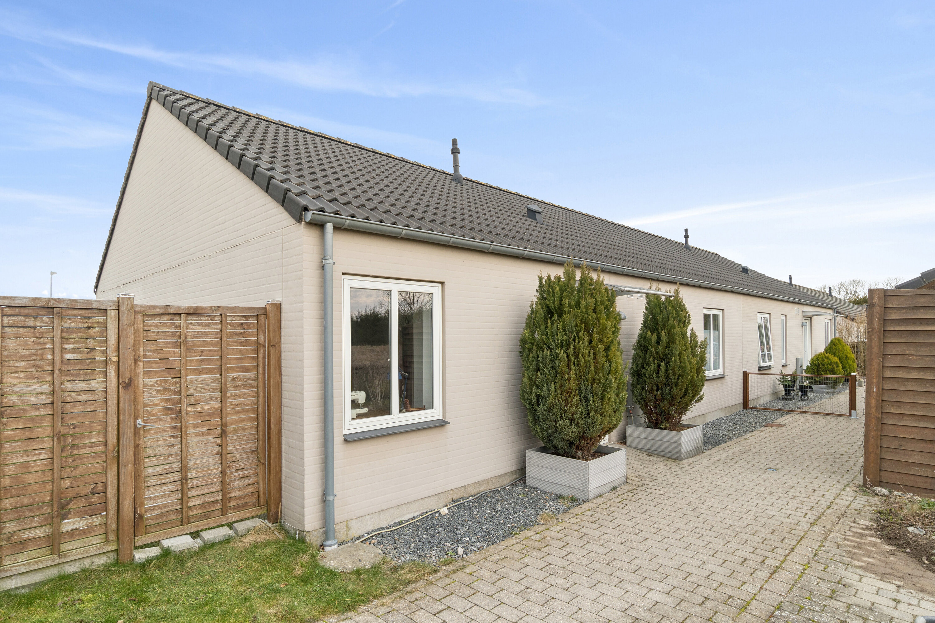 Fremhævet set fra vejen billede i fuldskærmstilstand. Billede af Fjellebrovej 6, Rønnebæk, 4700 Næstved