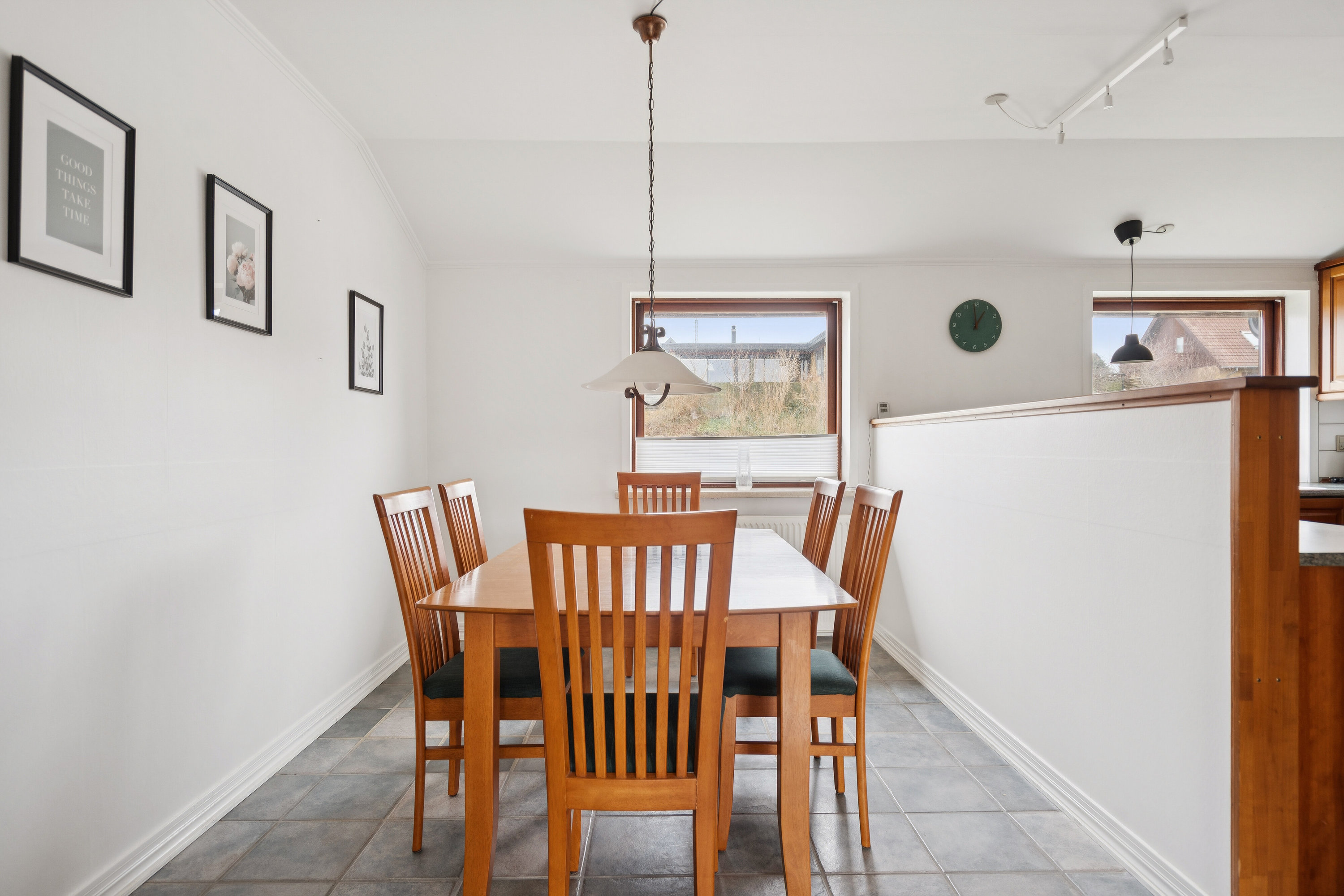 Fremhævet spisestue billede i fuldskærmstilstand. Billede af Højvangen 40, 9800 Hjørring