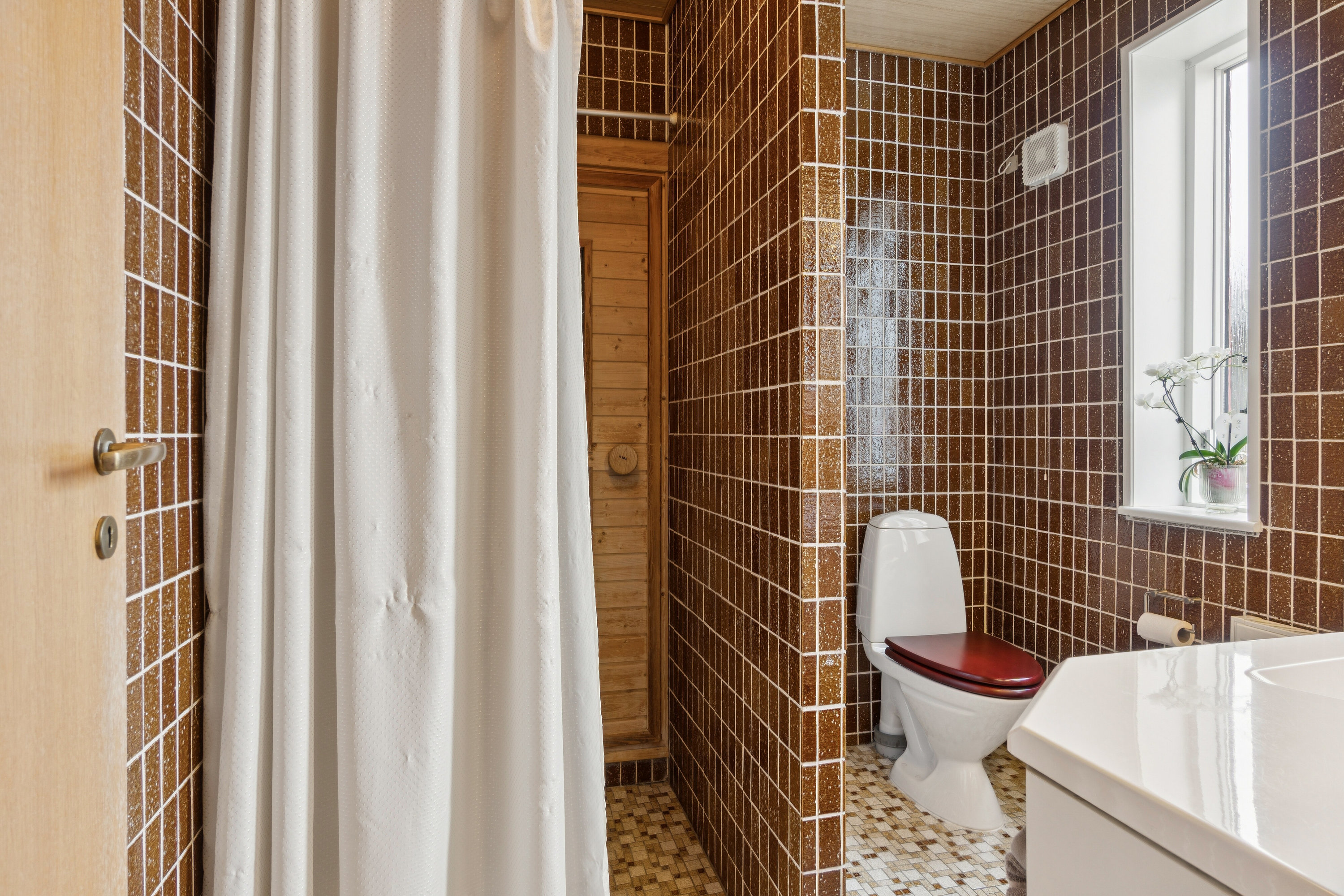 Fremhævet badeværelse billede i fuldskærmstilstand. Billede af Nørrevangen 11, 4550 Asnæs