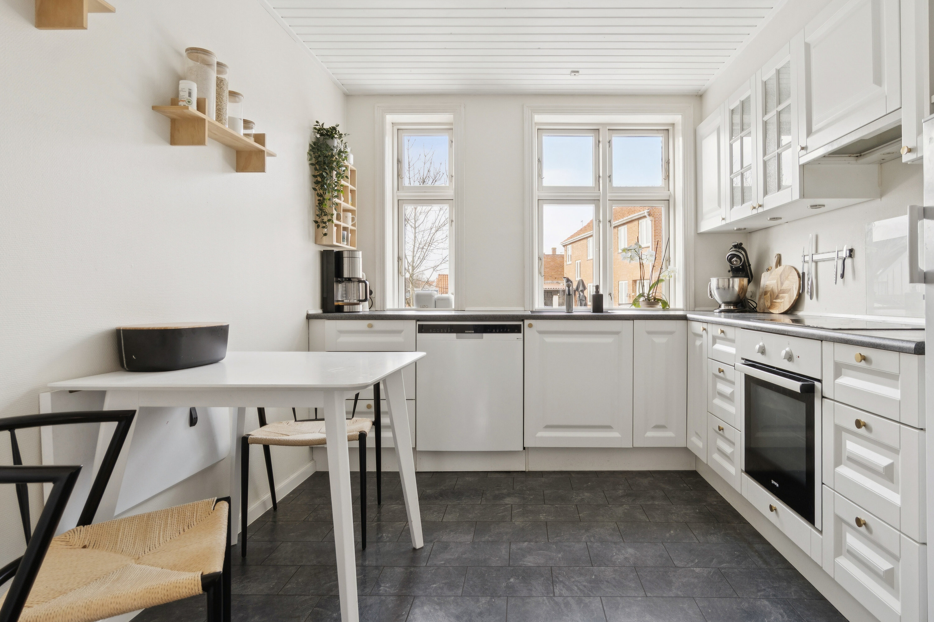 Fremhævet køkken billede i fuldskærmstilstand. Billede af Munkegade 25, 3730 Nexø