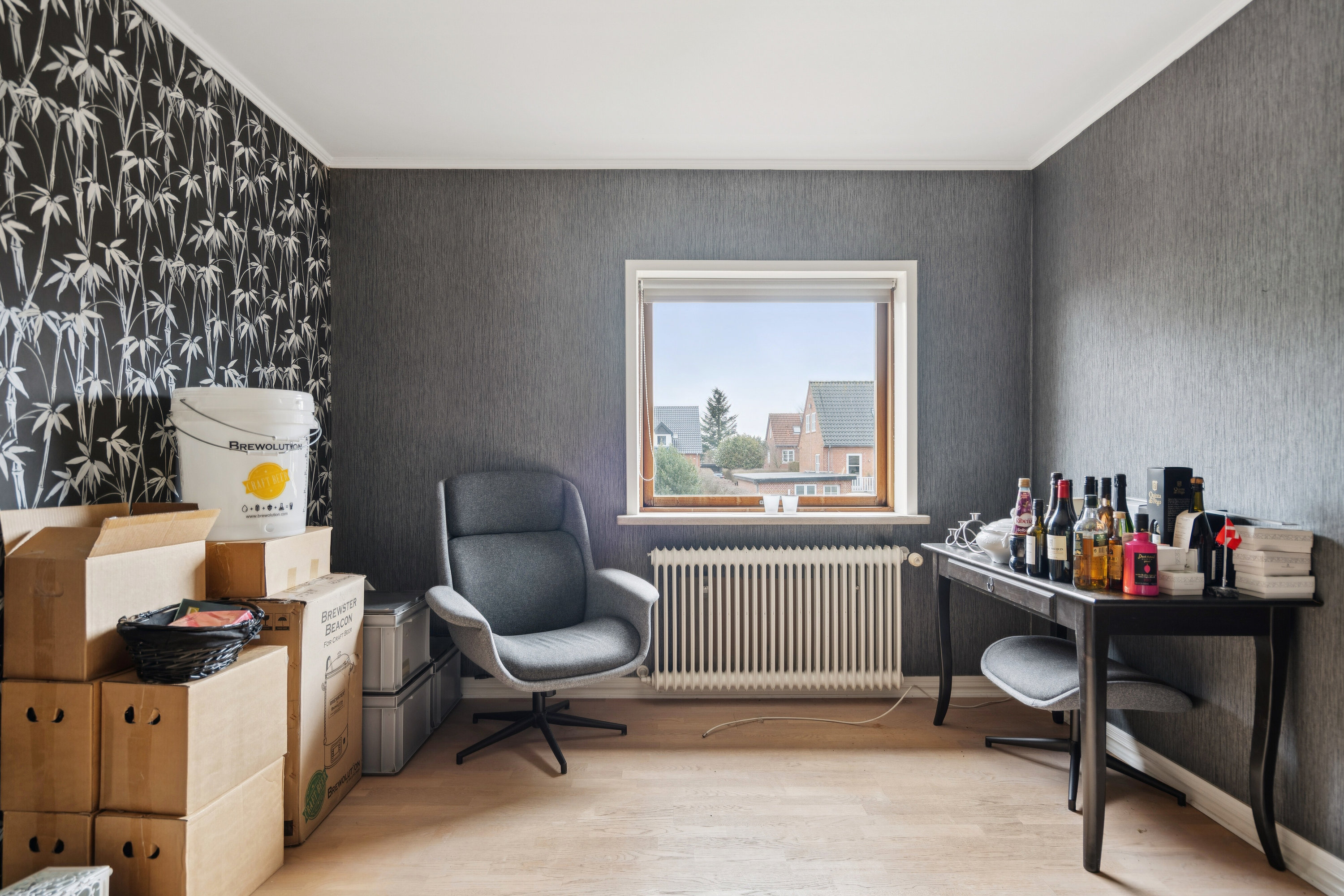 Fremhævet arbejdsværelse billede i fuldskærmstilstand. Billede af Højvangen 40, 9800 Hjørring