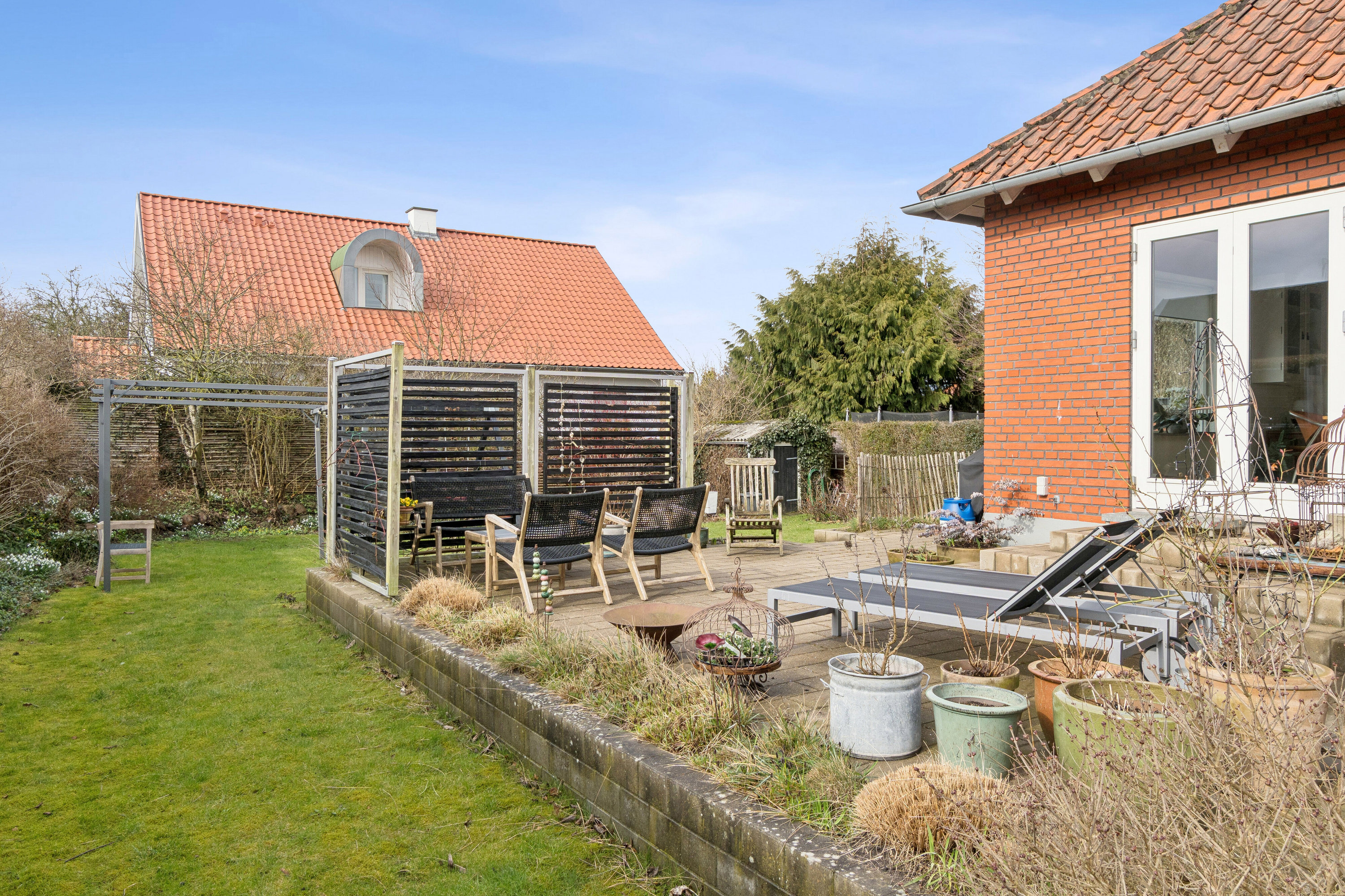 Fremhævet set fra haven billede i fuldskærmstilstand. Billede af Jyllands Allé 110, 8270 Højbjerg