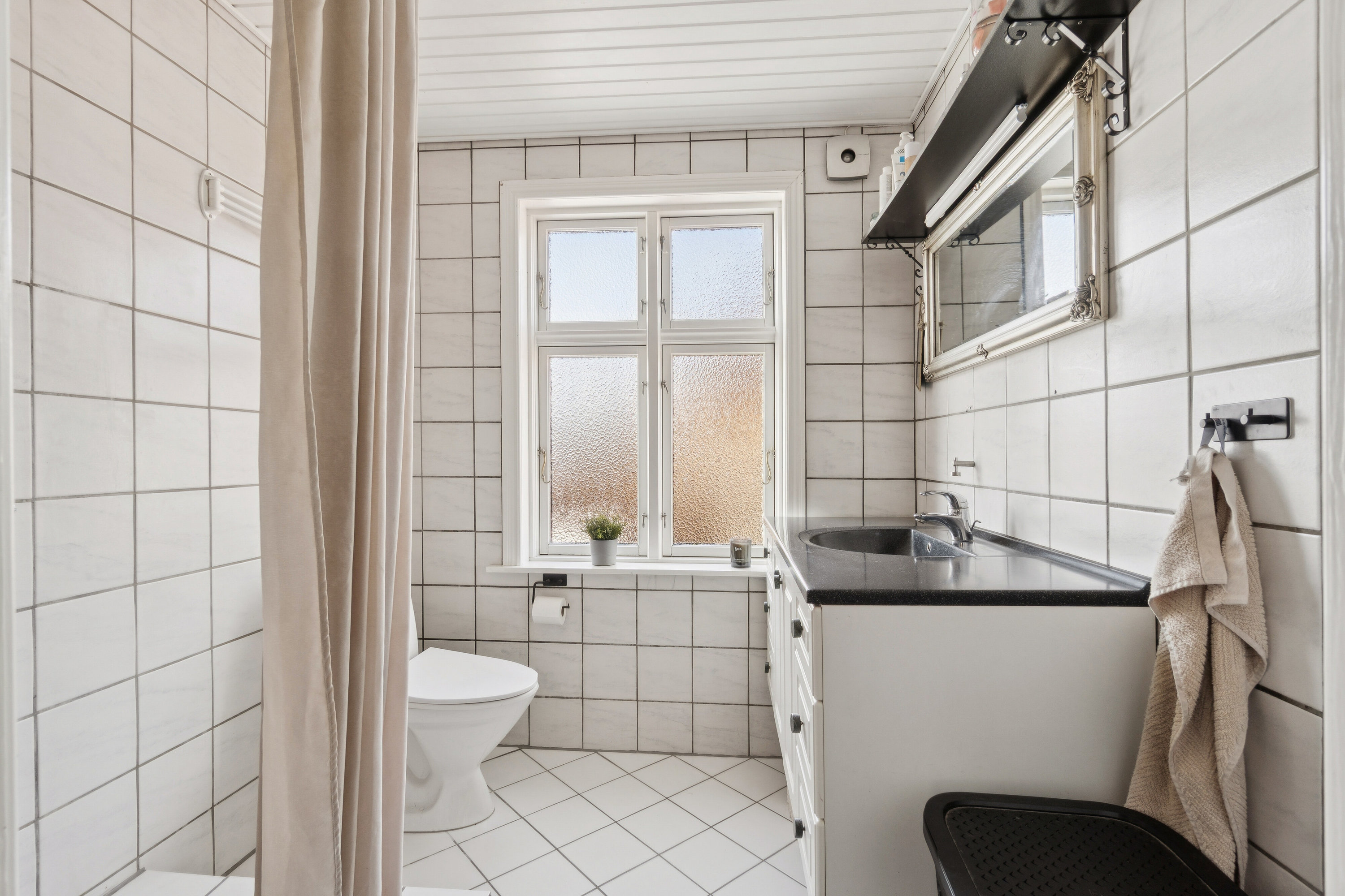 Fremhævet badeværelse billede i fuldskærmstilstand. Billede af Munkegade 25, 3730 Nexø