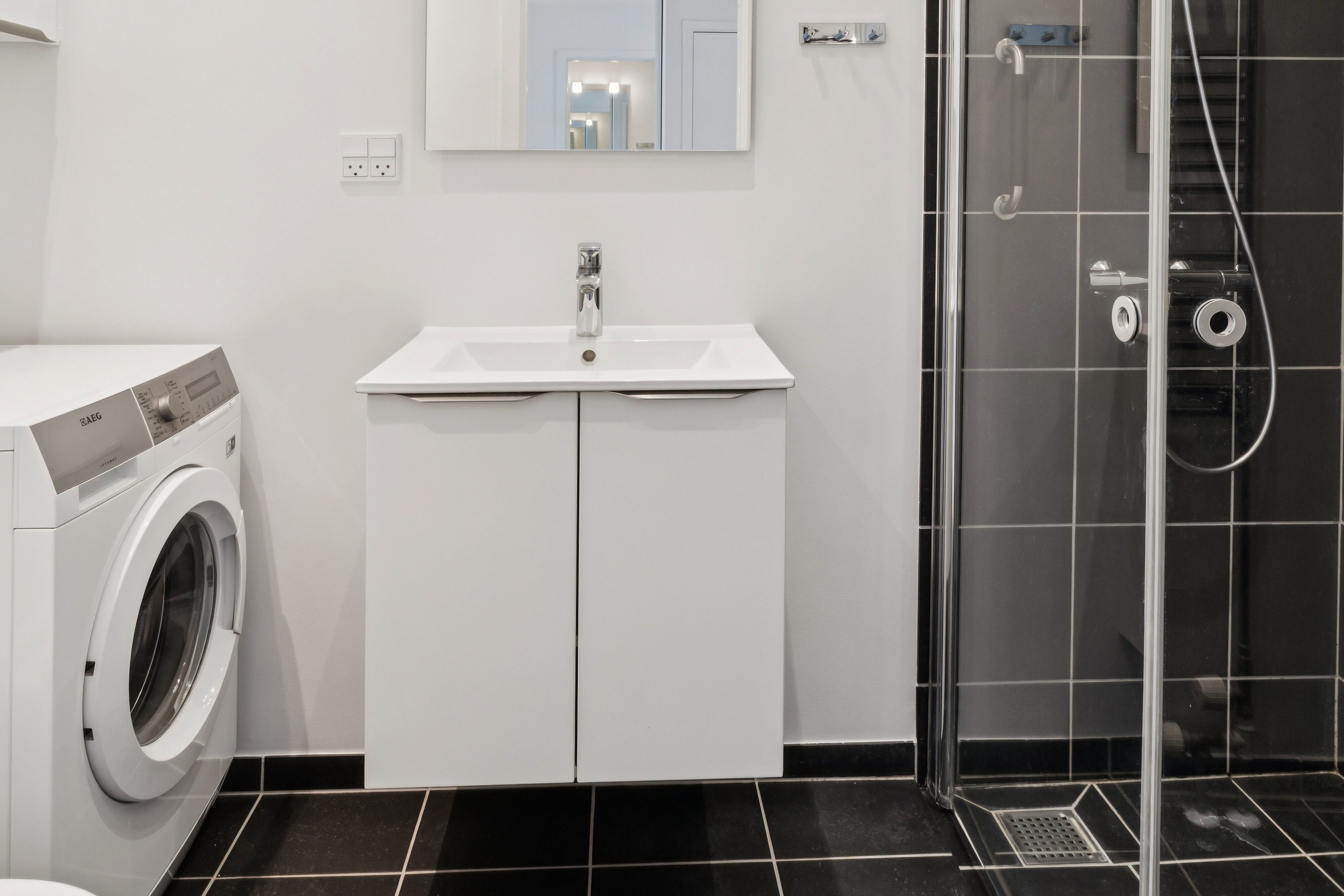 Fremhævet badeværelse billede i fuldskærmstilstand. Billede af Christian X's Vej 10, 3. tv., 8260 Viby J