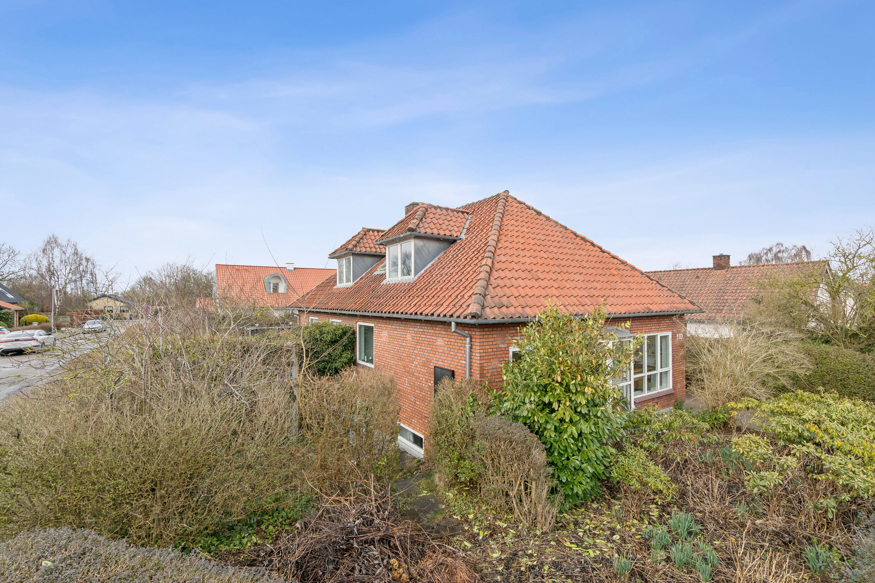 Fremhævet set fra haven billede i fuldskærmstilstand. Billede af Jyllands Allé 110, 8270 Højbjerg