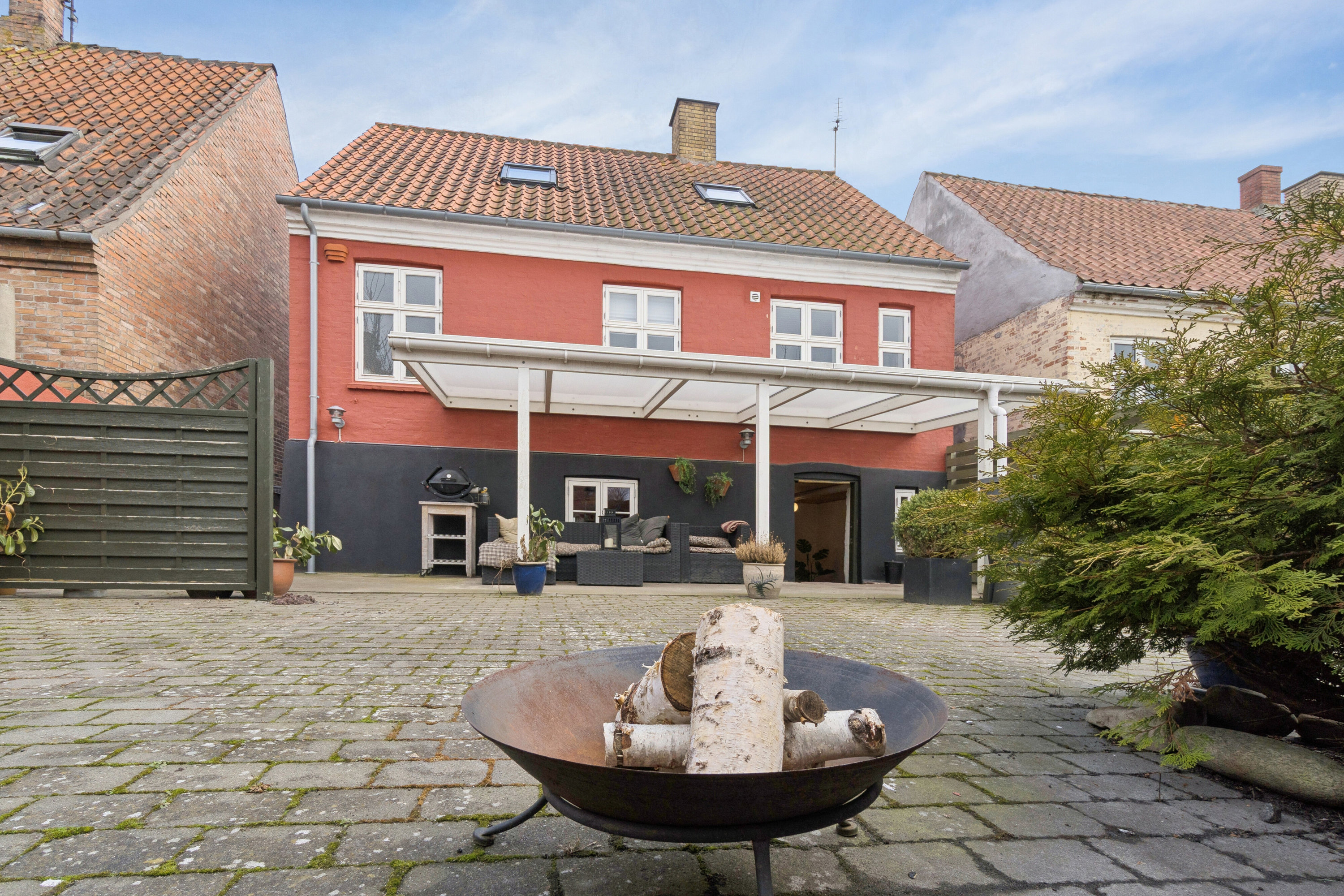 Fremhævet set fra haven billede i fuldskærmstilstand. Billede af Munkegade 25, 3730 Nexø