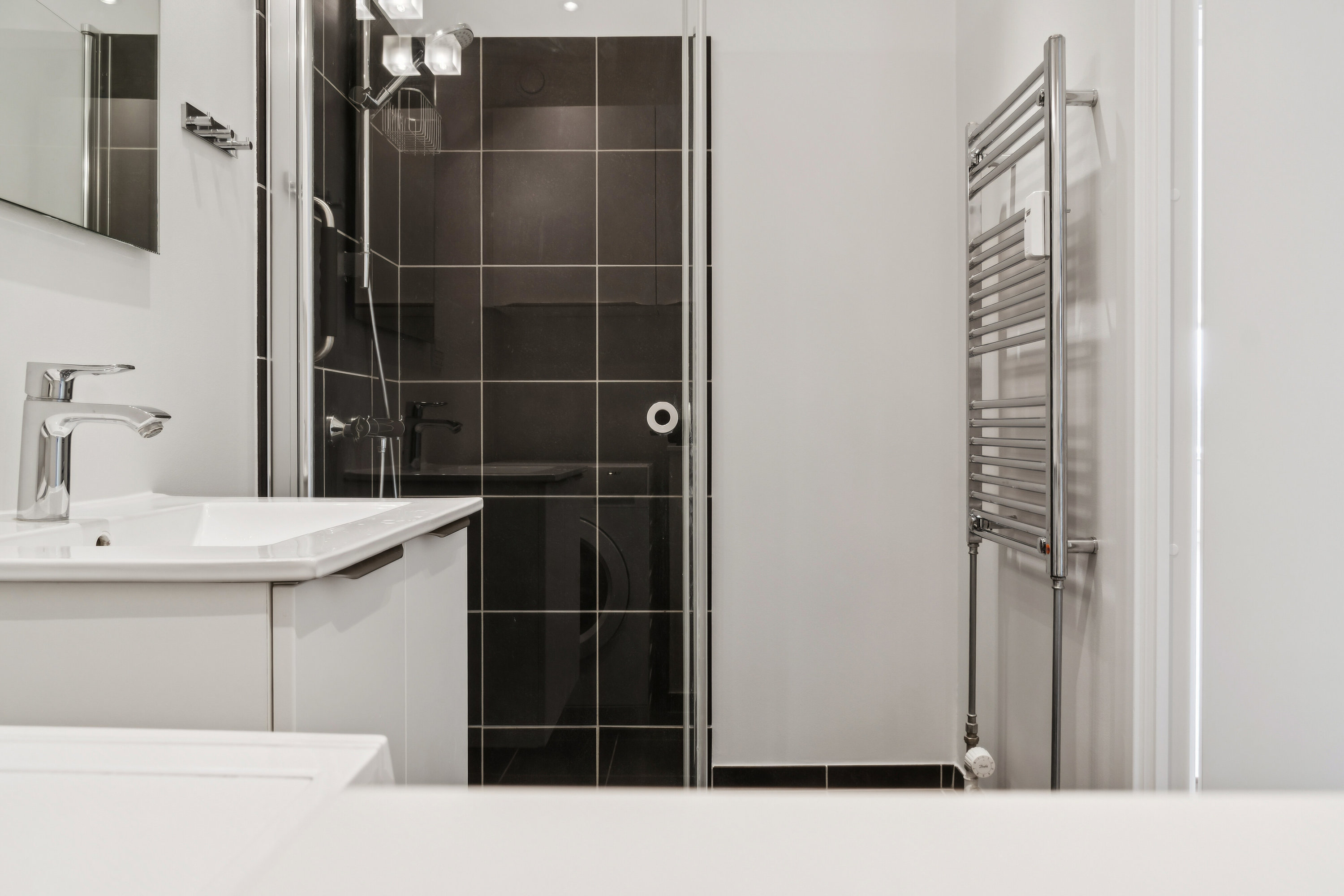 Fremhævet badeværelse billede i fuldskærmstilstand. Billede af Christian X's Vej 10, 3. tv., 8260 Viby J